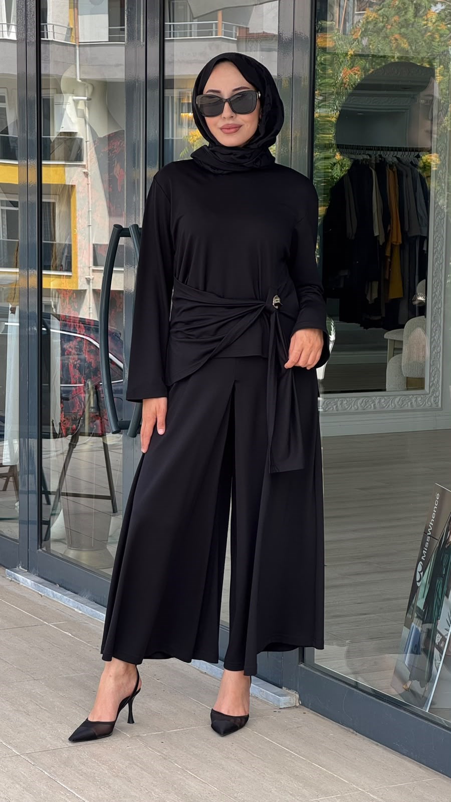 Almarwah Drapeli Broş Detaylı Pantolonlu Takım 202946