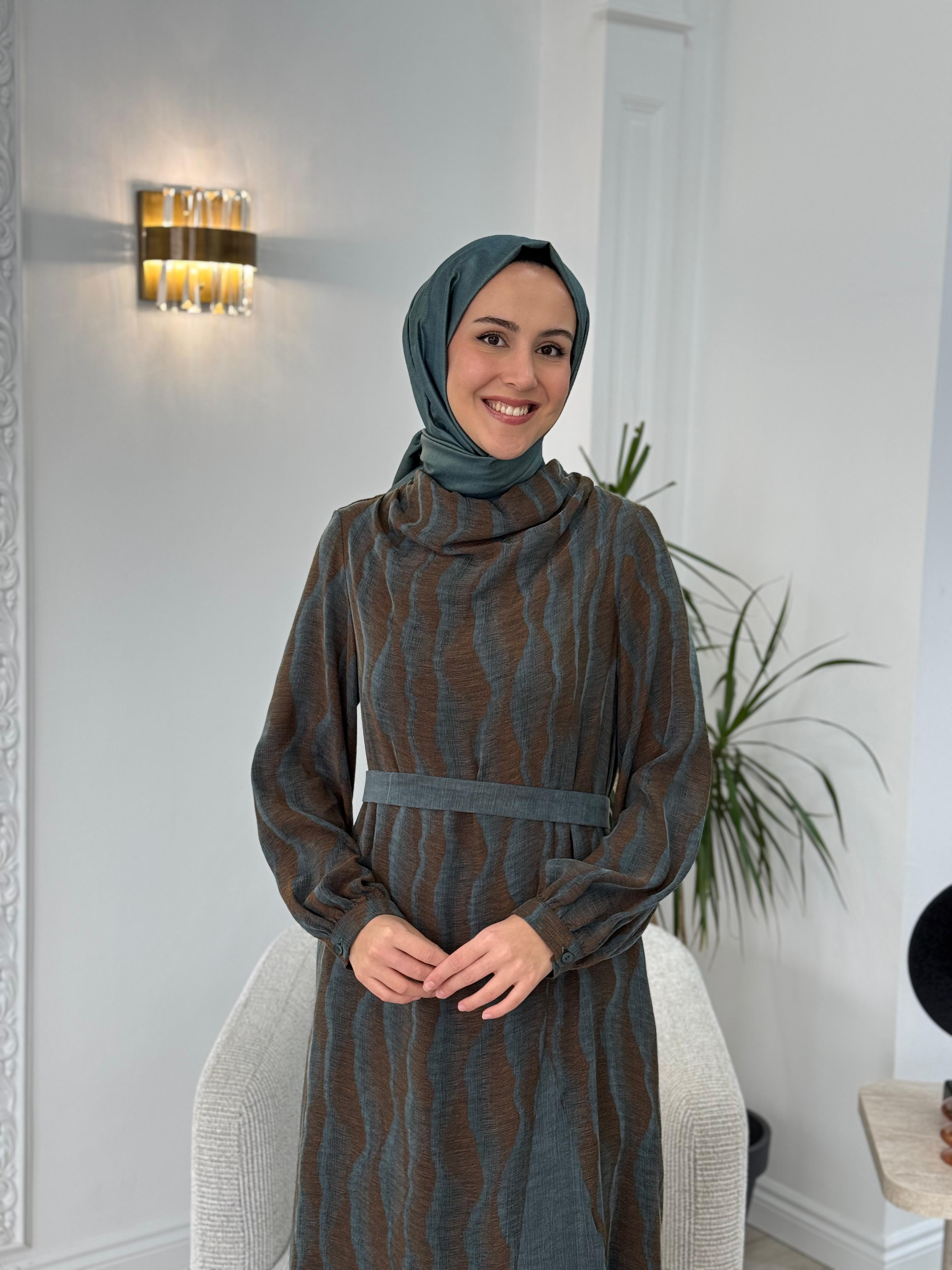 Almarwah Kendinden Desenli Elbise Yeşil 303773