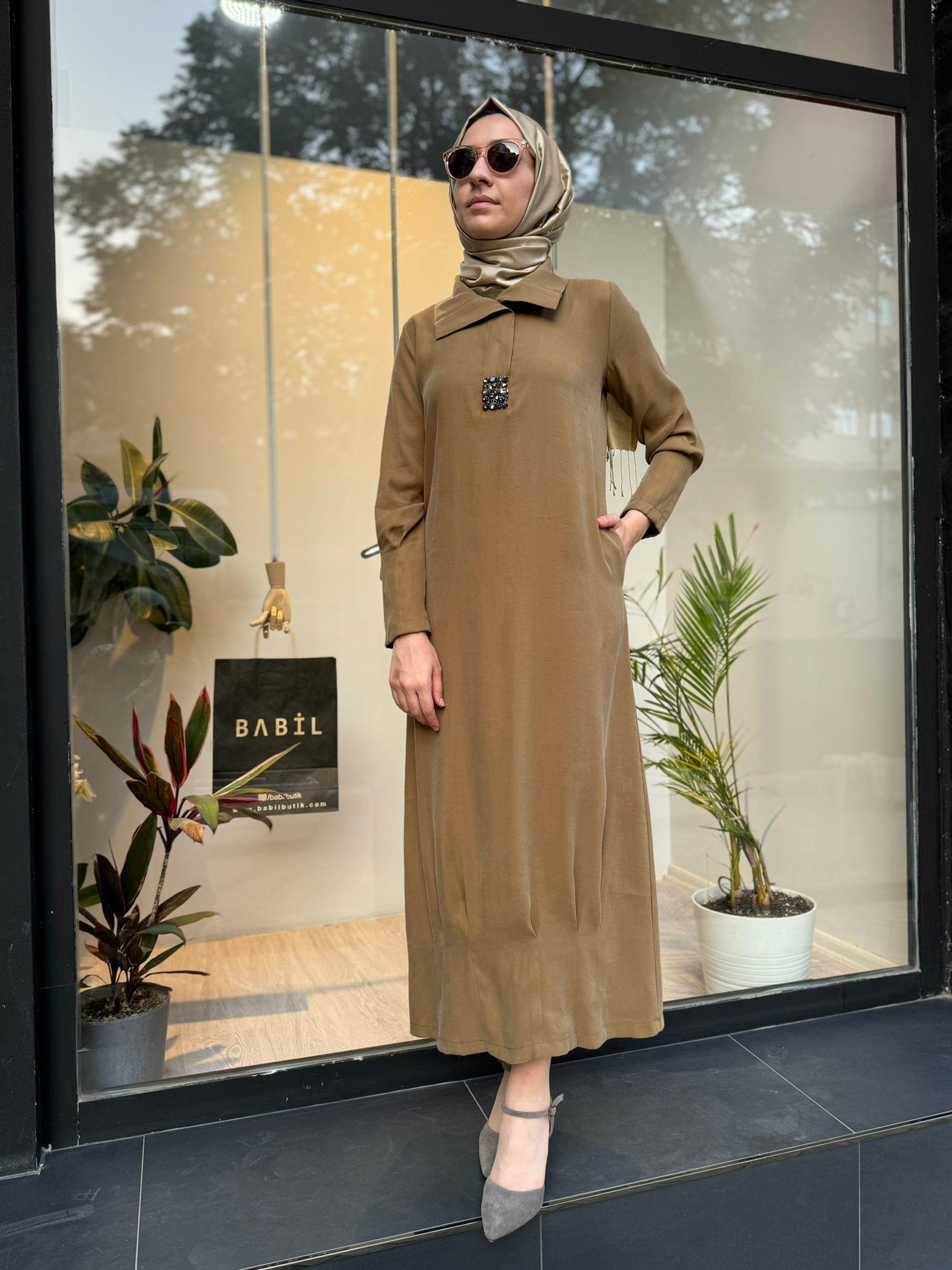 Almarwah Taşlı Elbise Koyu Vizon 303760