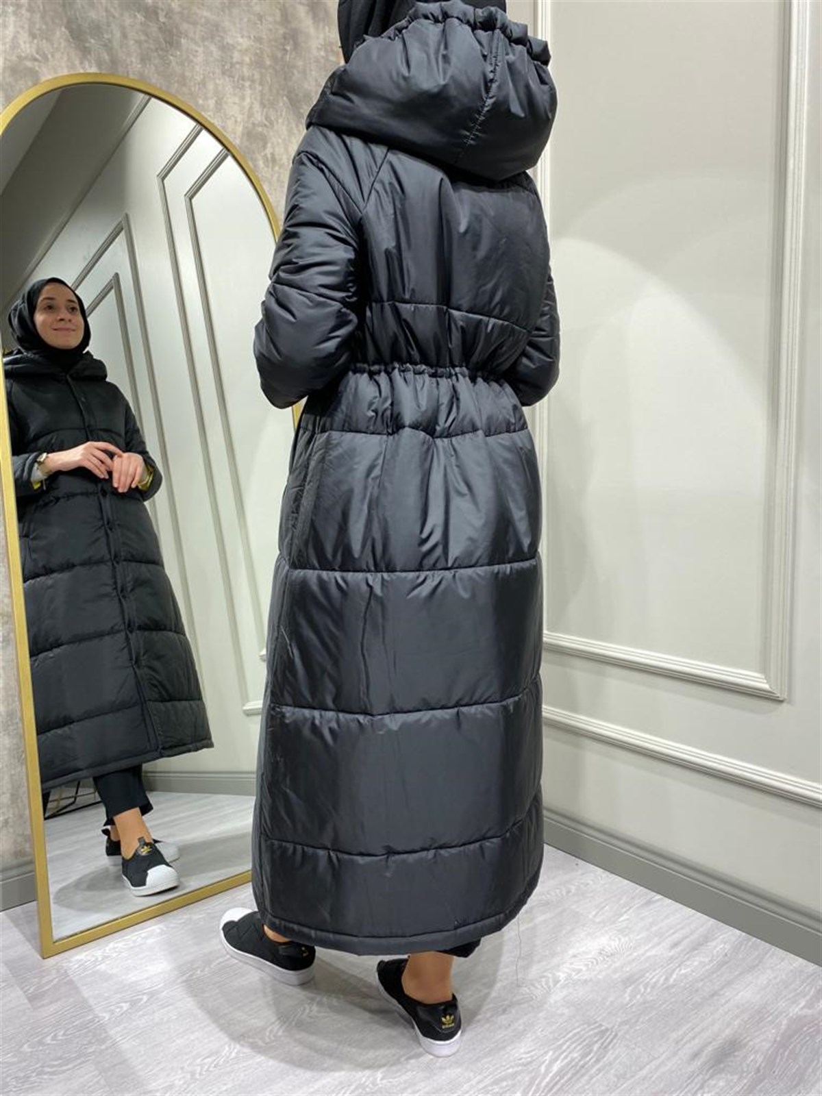 İnvee Siyah Kapüşonlu Mont