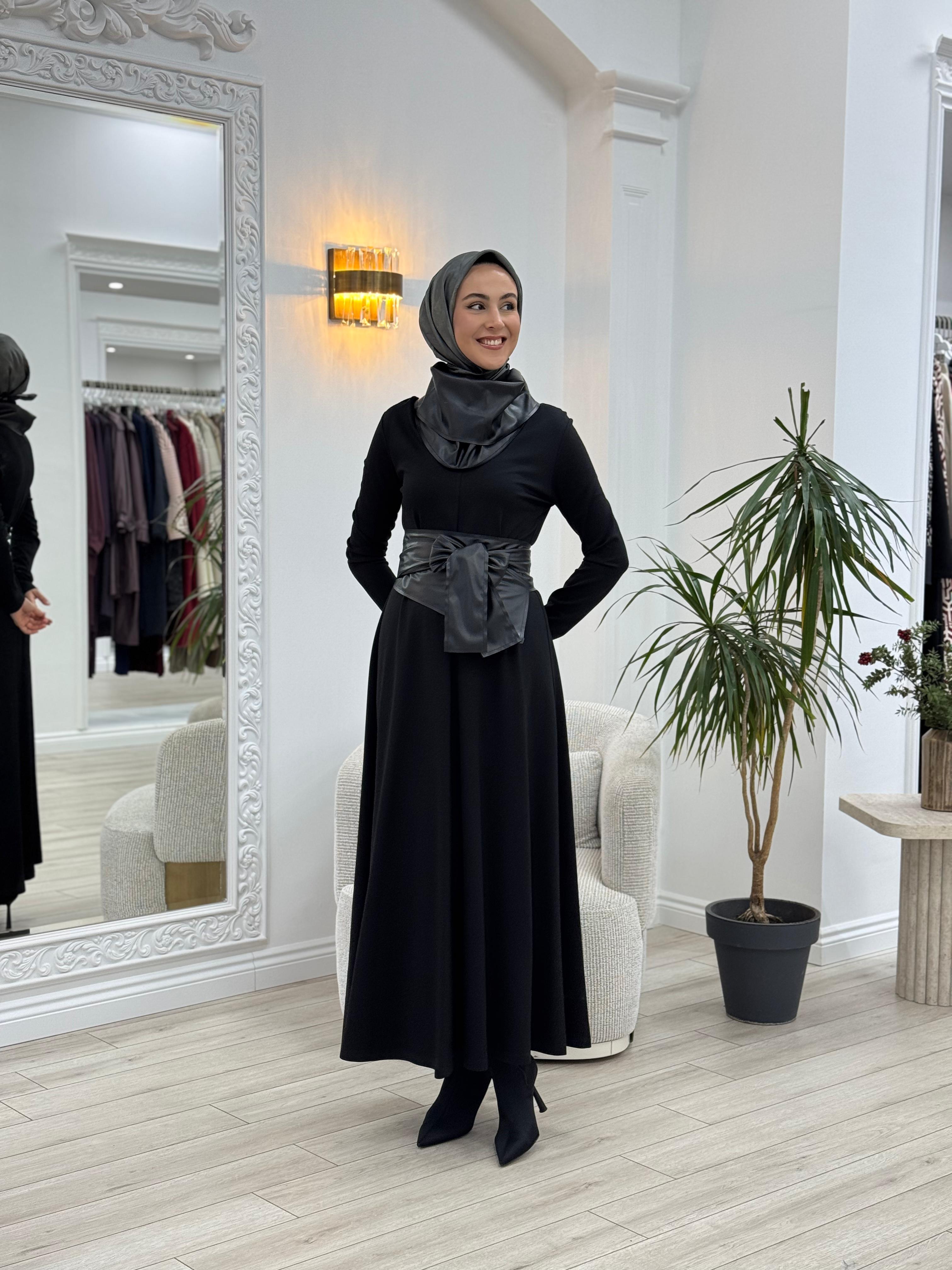 Kahma Deri Detaylı Siyah Kemerli Elbise khm24k-13111