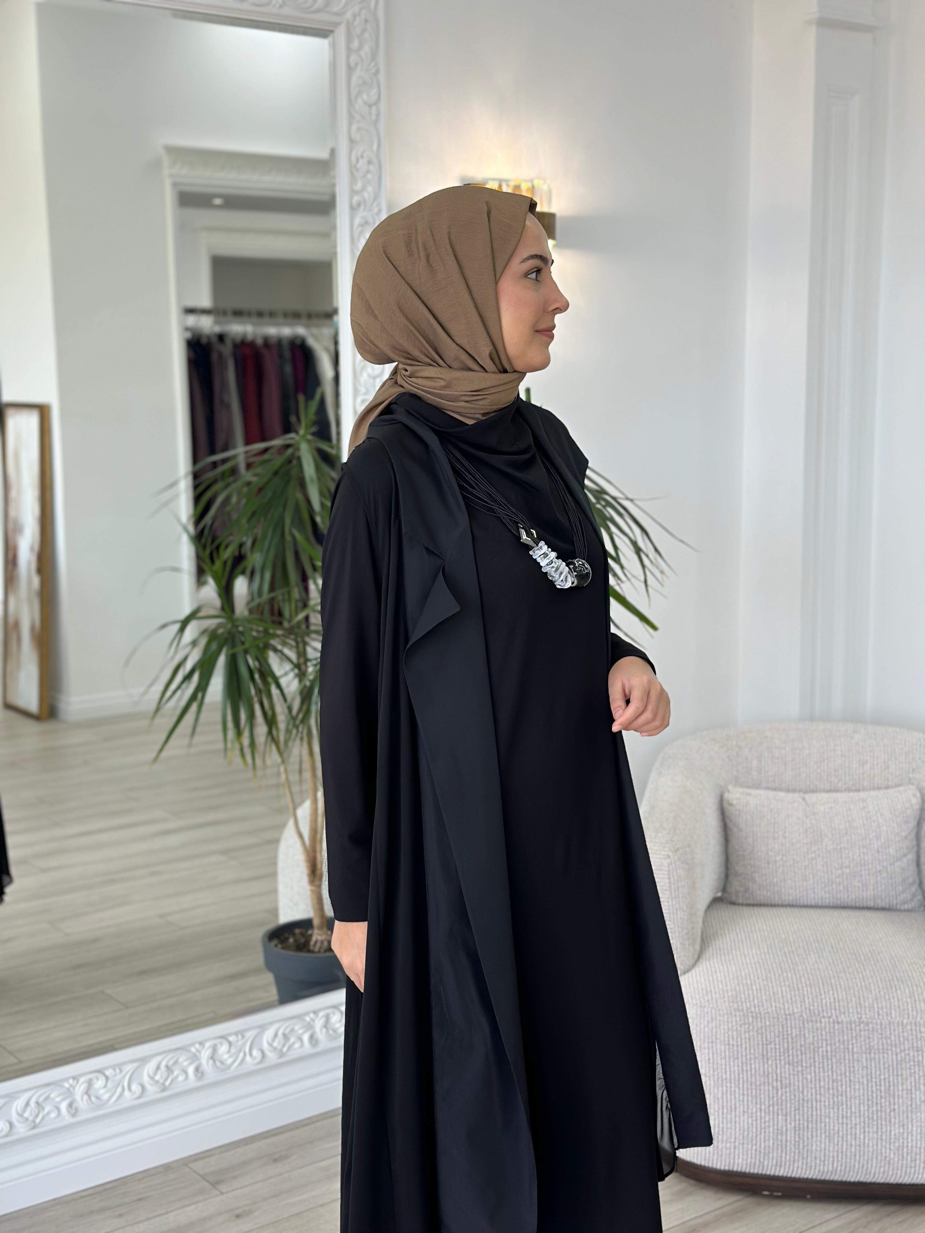 Kahma Kolye Detaylı Siyah Elbise 24k13101