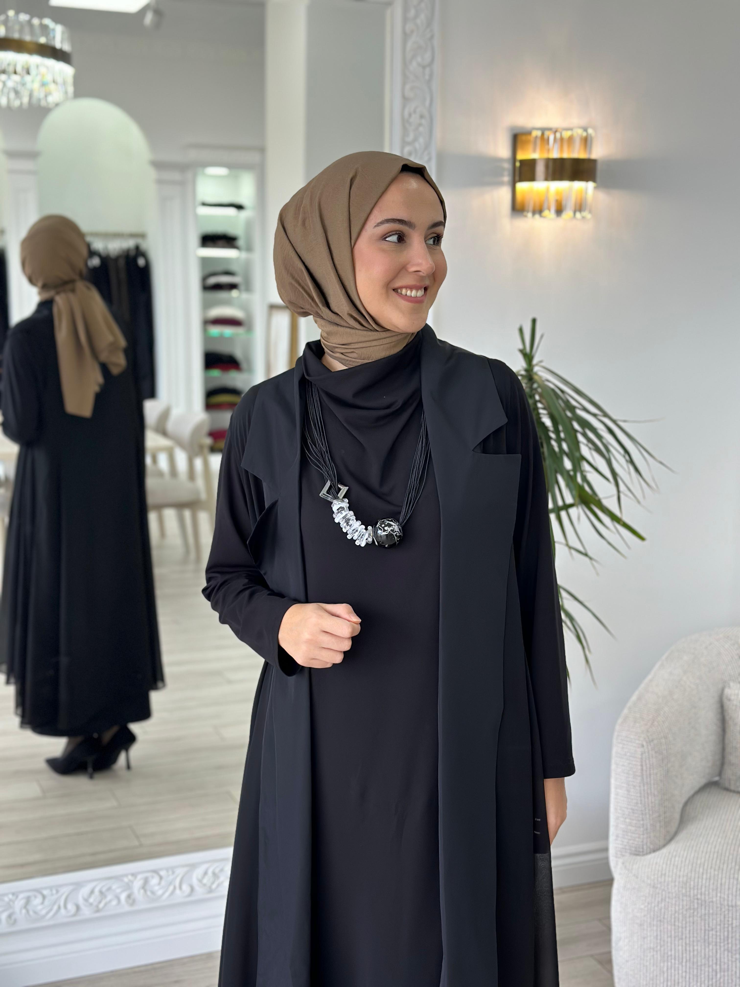 Kahma Kolye Detaylı Siyah Elbise 24k13101
