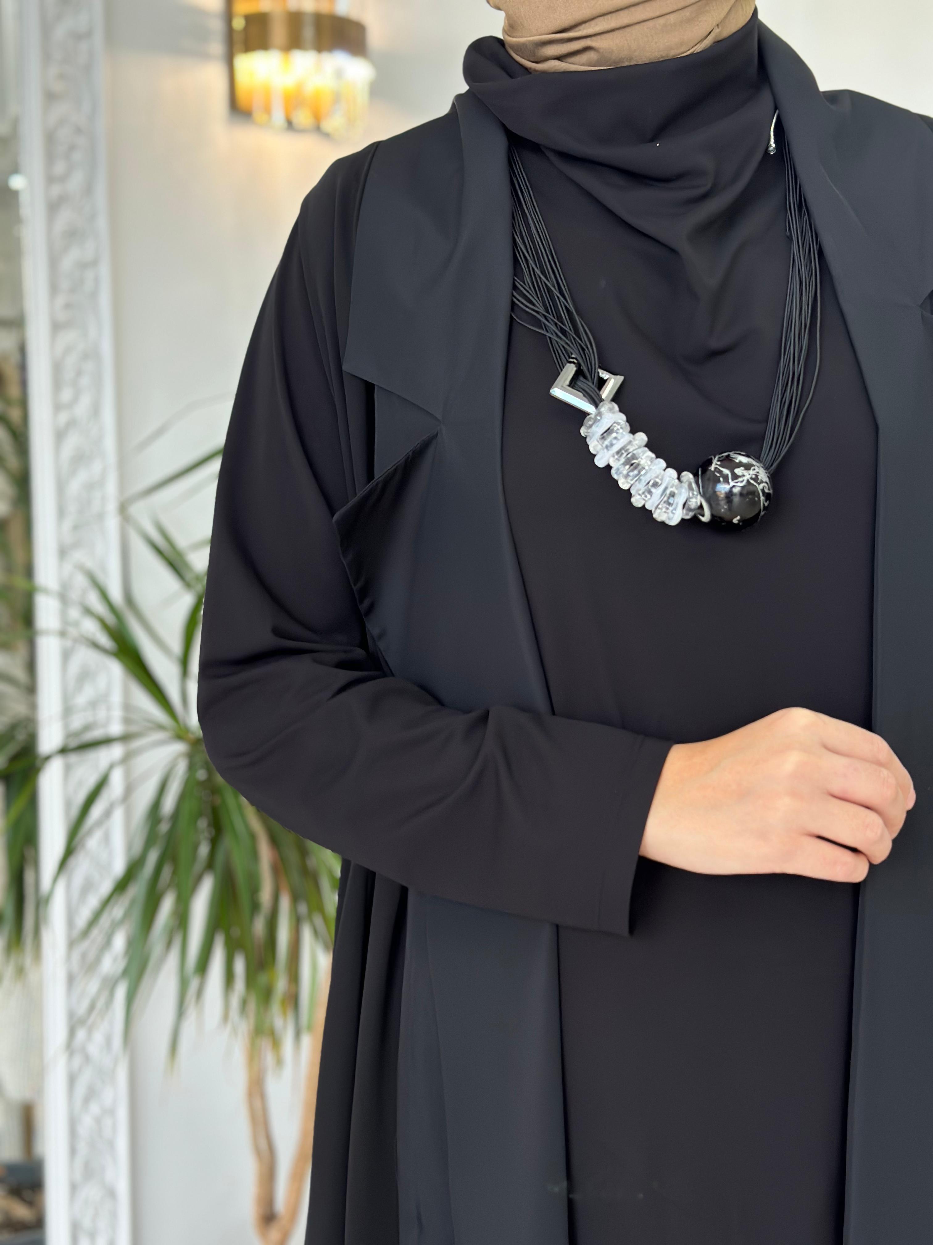 Kahma Kolye Detaylı Siyah Elbise 24k13101