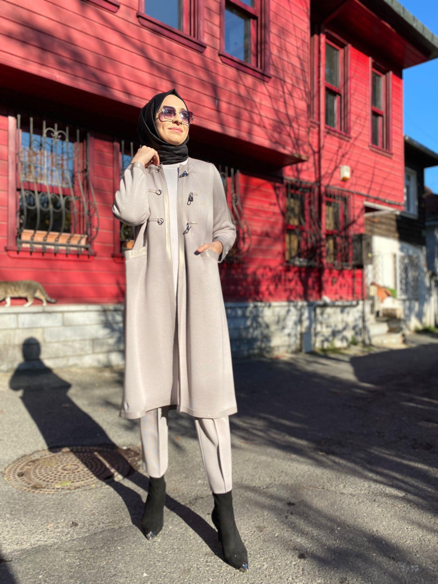 Miss Dalida Deri Detaylı Agraf Kapamalı Triko Kap Terra Milky t24k-8011