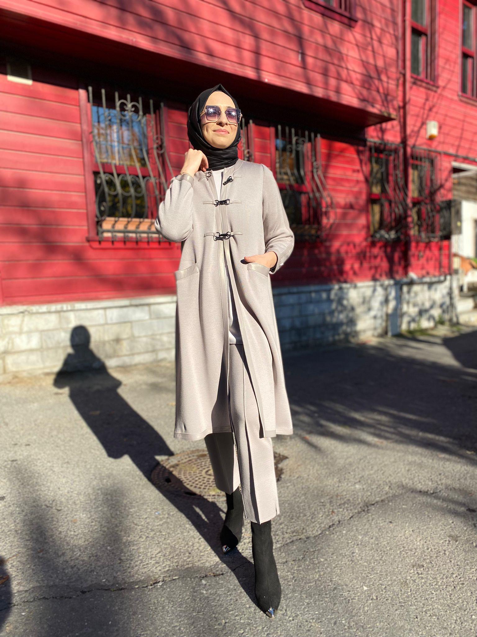 Miss Dalida Deri Detaylı Agraf Kapamalı Triko Kap Terra Milky t24k-8011