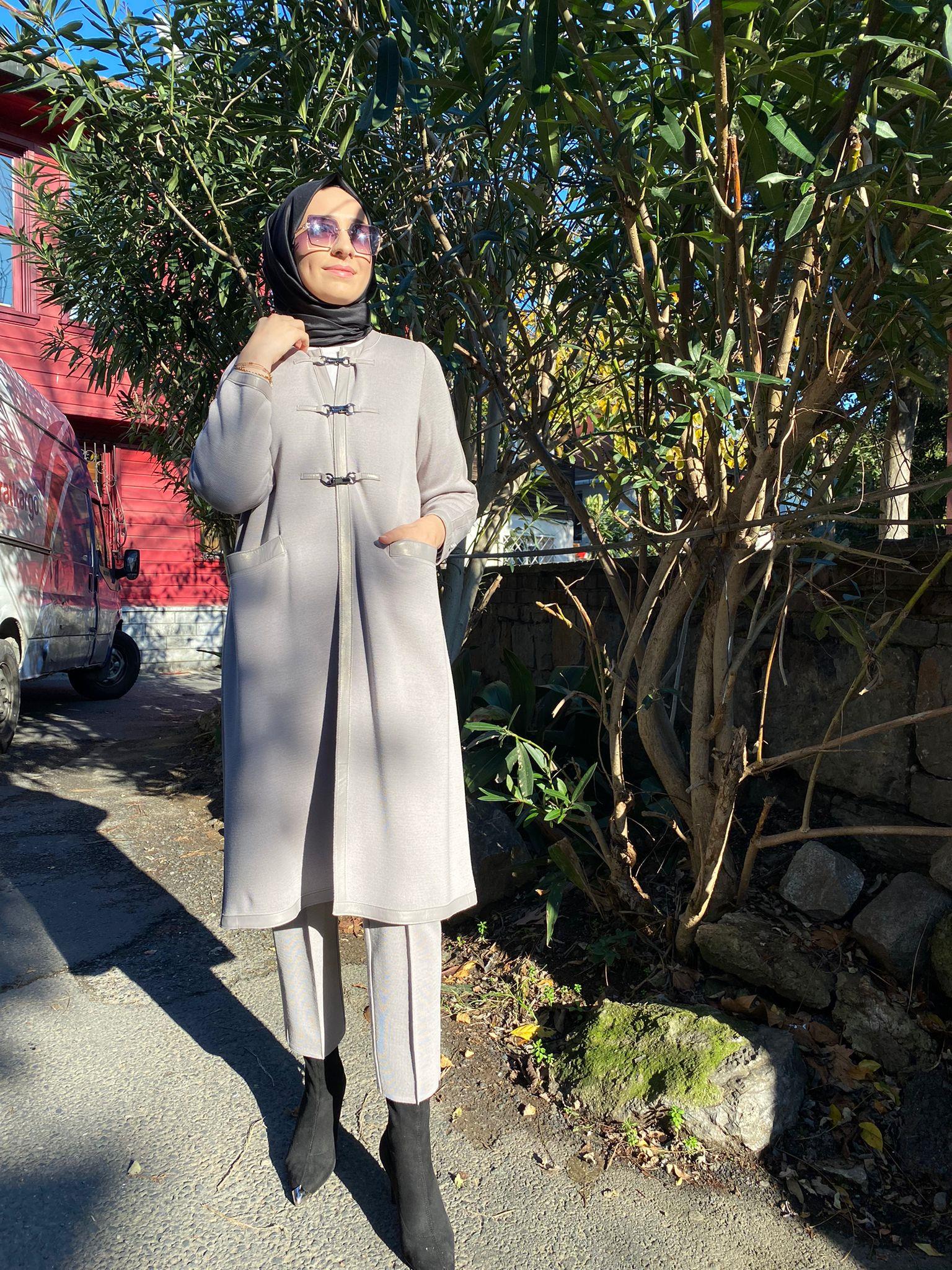 Miss Dalida Deri Detaylı Agraf Kapamalı Triko Kap Terra Milky t24k-8011