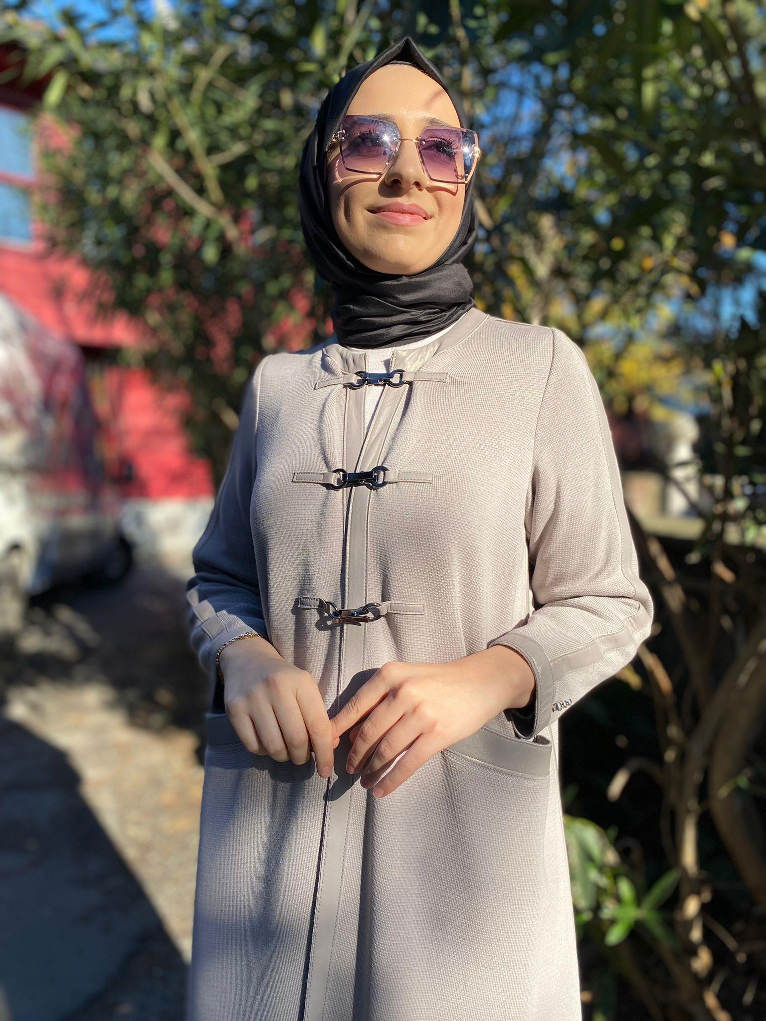 Miss Dalida Deri Detaylı Agraf Kapamalı Triko Kap Terra Milky t24k-8011