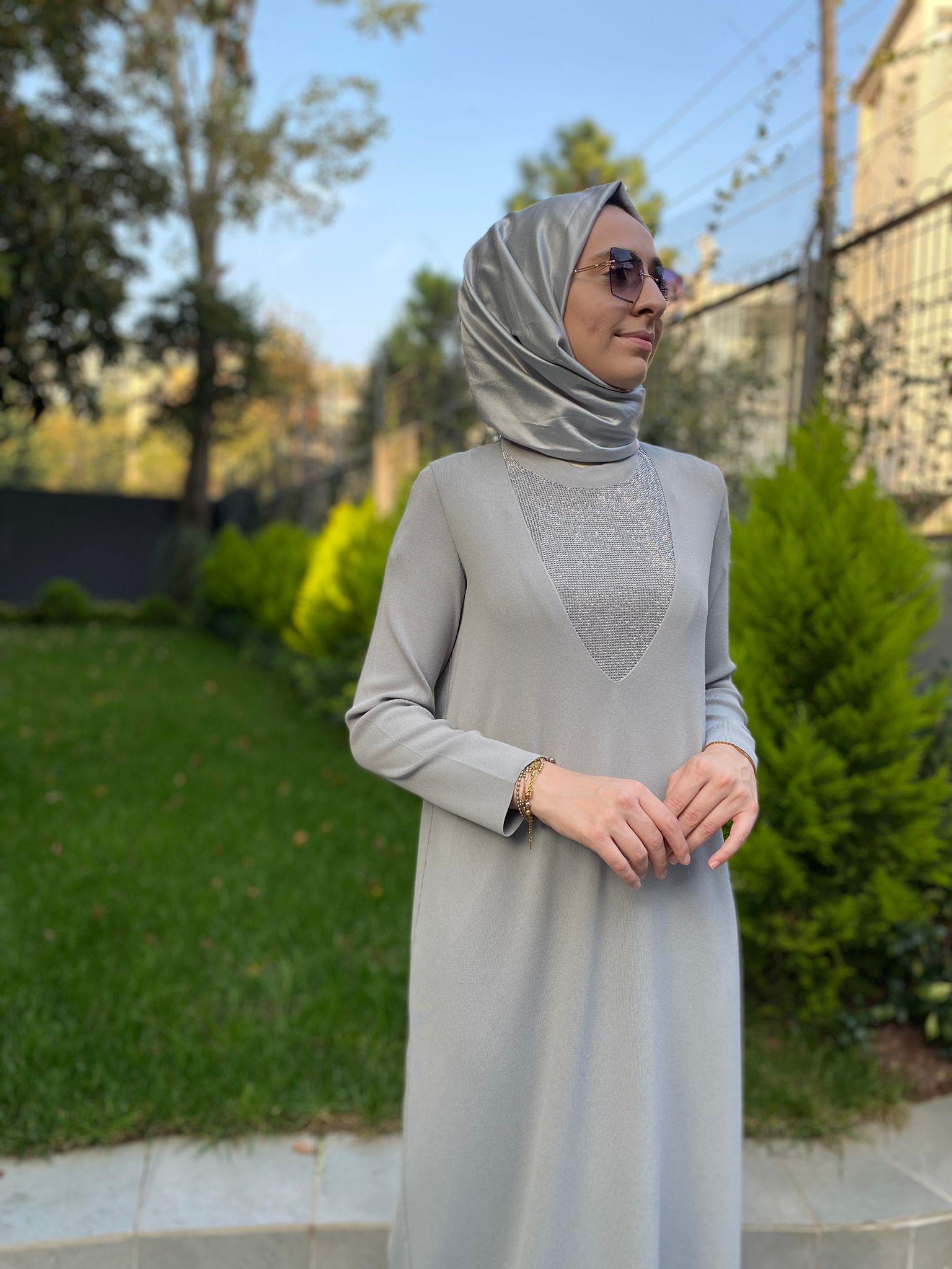 Miss Dalida V Yaka Taş Detaylı Elbise Gri t24k-4010