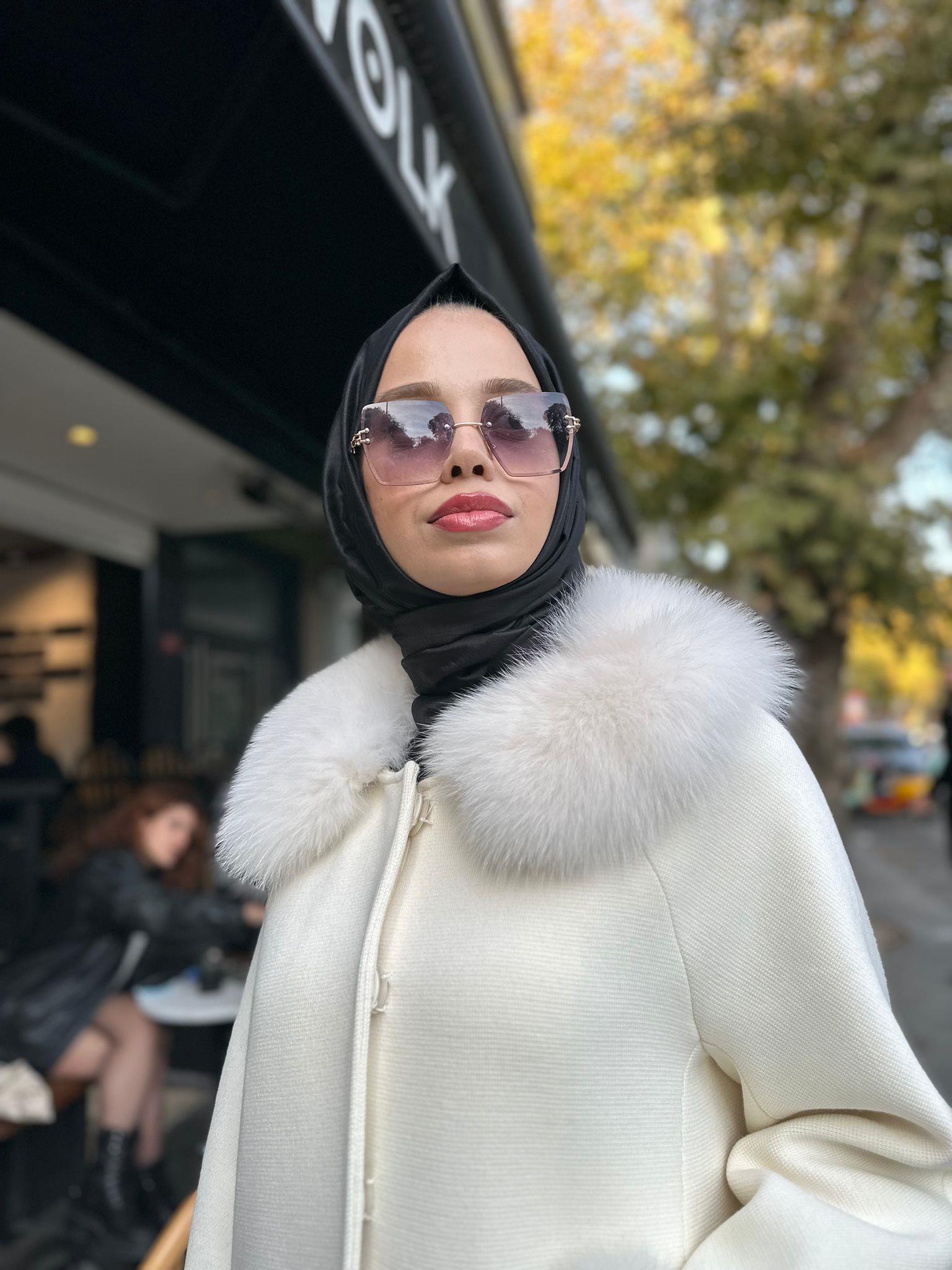 Miss Dalida Yakası ve Bileği Kürklü Triko Manto Ekru t24k-8004
