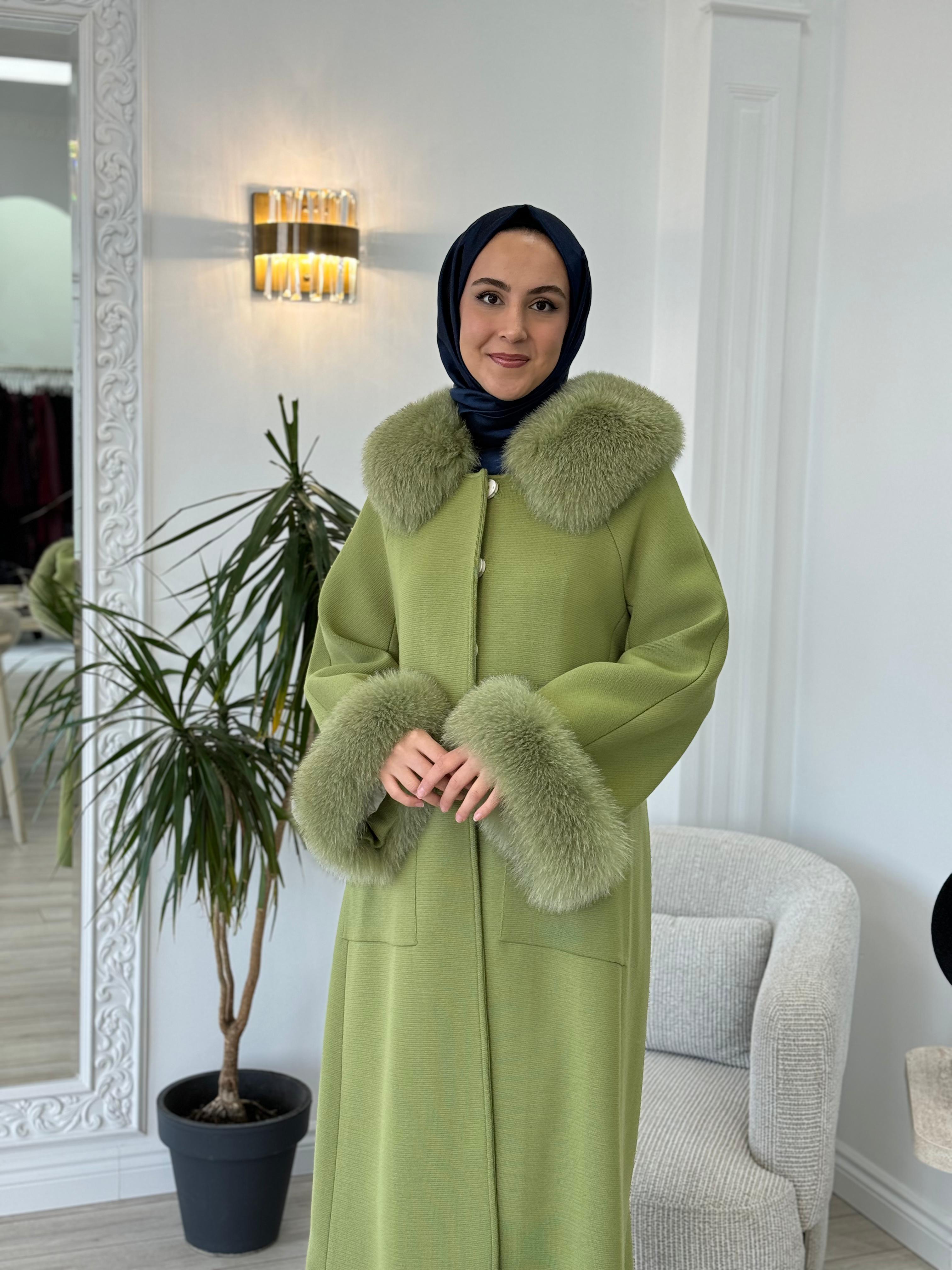 Miss Dalida Yakası ve Bileği Kürklü Triko Manto Fiaba Olive t24k-8004