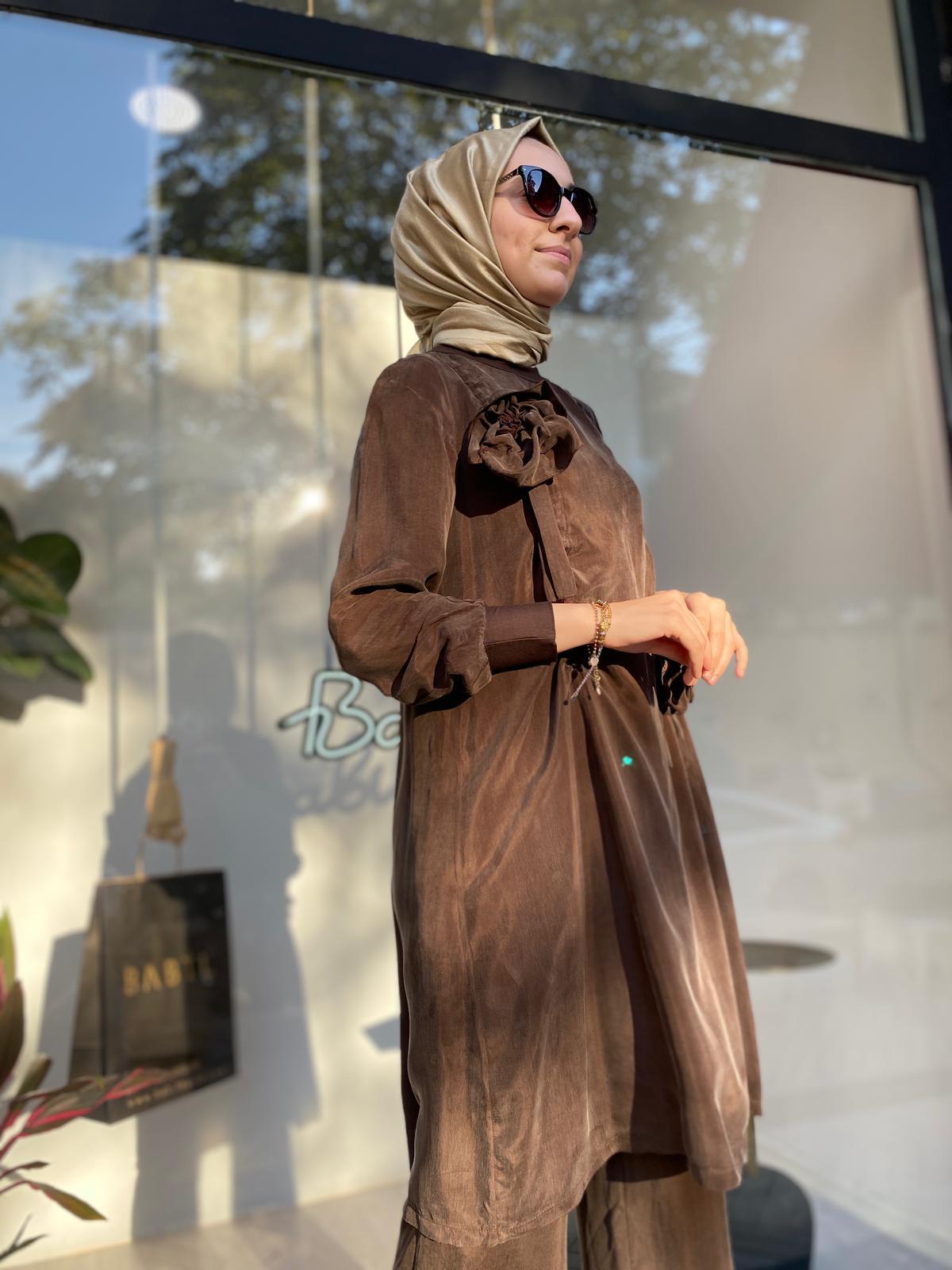 Misswhence Gül Detaylı İpek Tunik Kahverengi 34026