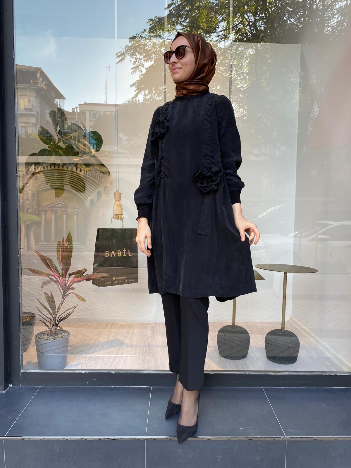 Misswhence Gül Detaylı İpek Tunik Siyah 34026
