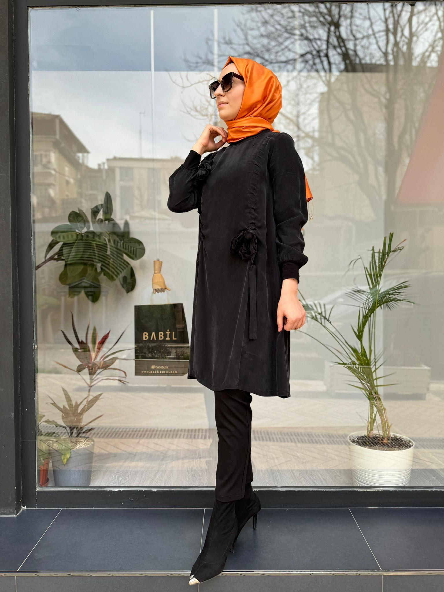 Misswhence Gül Detaylı İpek Tunik Siyah 34026