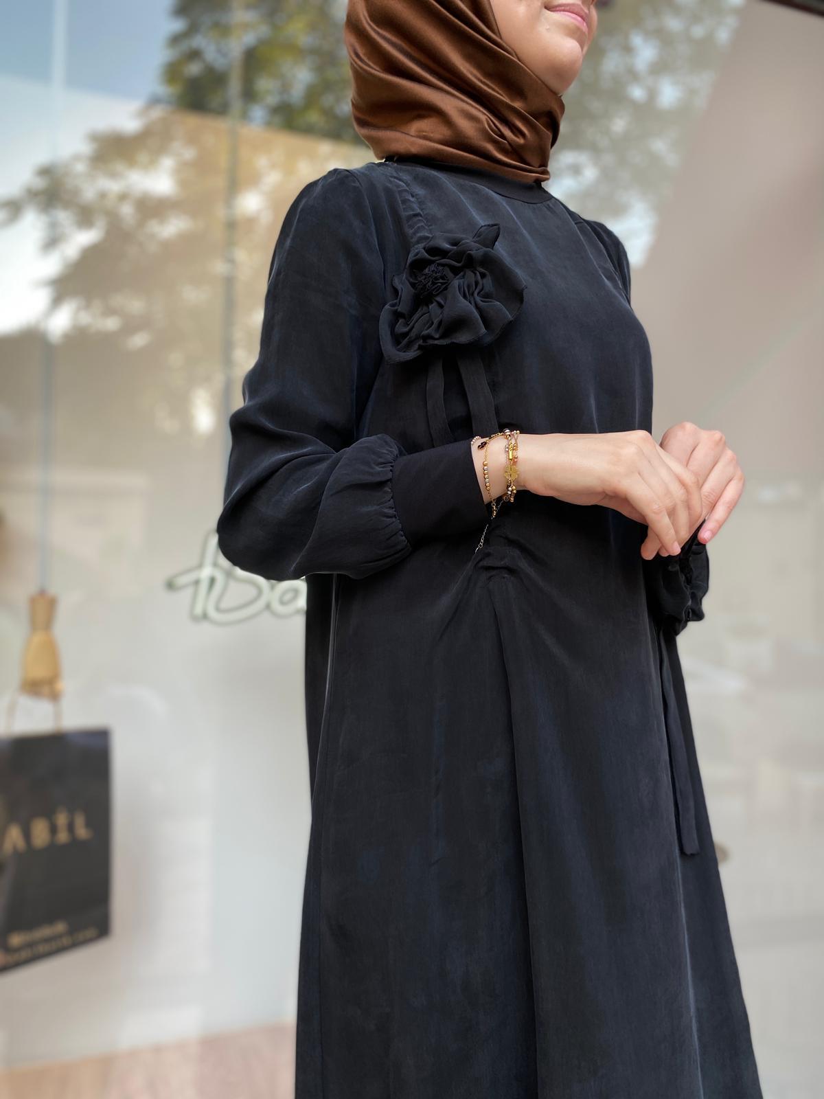Misswhence Gül Detaylı İpek Tunik Siyah 34026