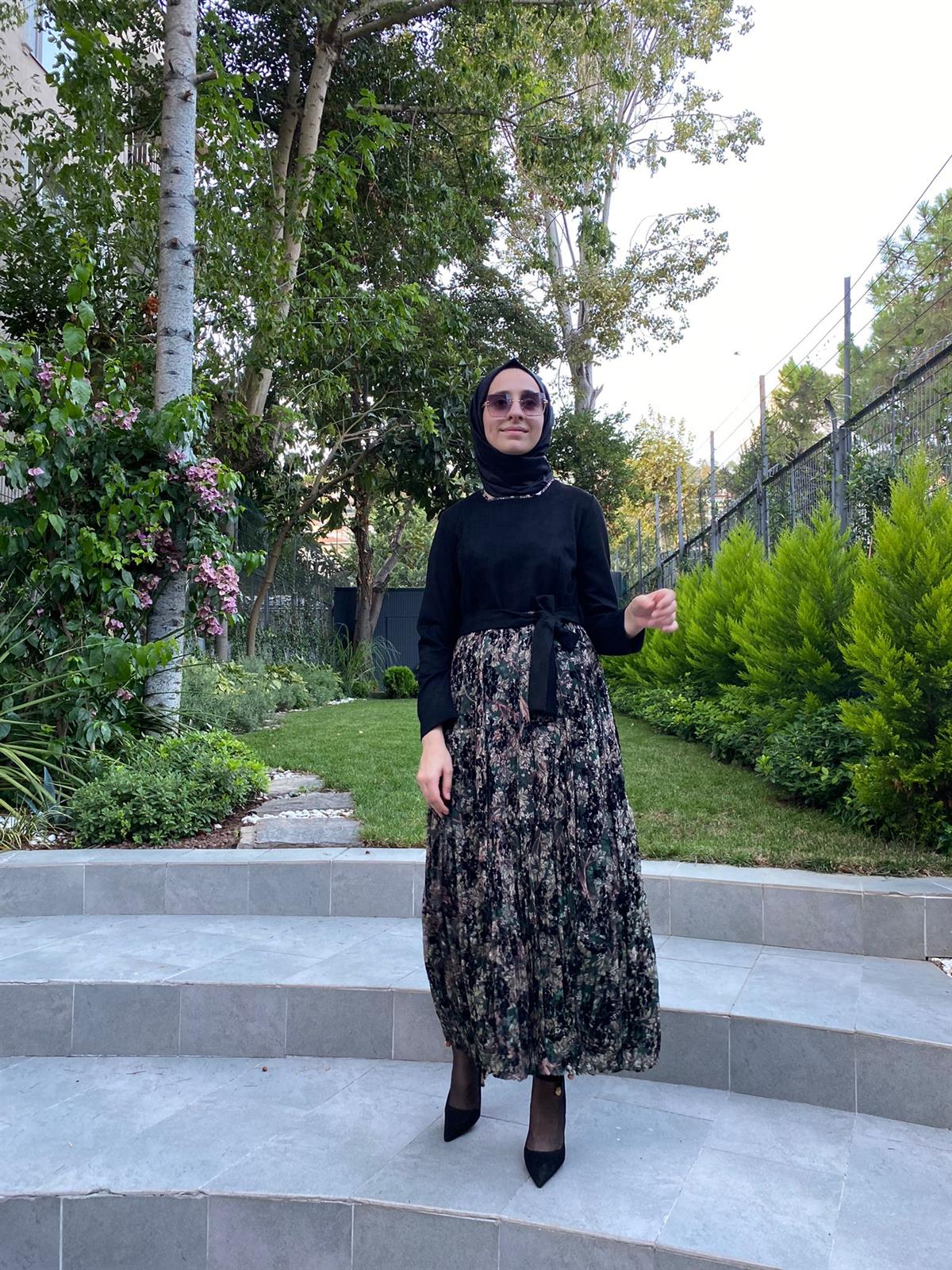 Misswhence Kontrast Çiçek Etek Siyah Elbise 34810