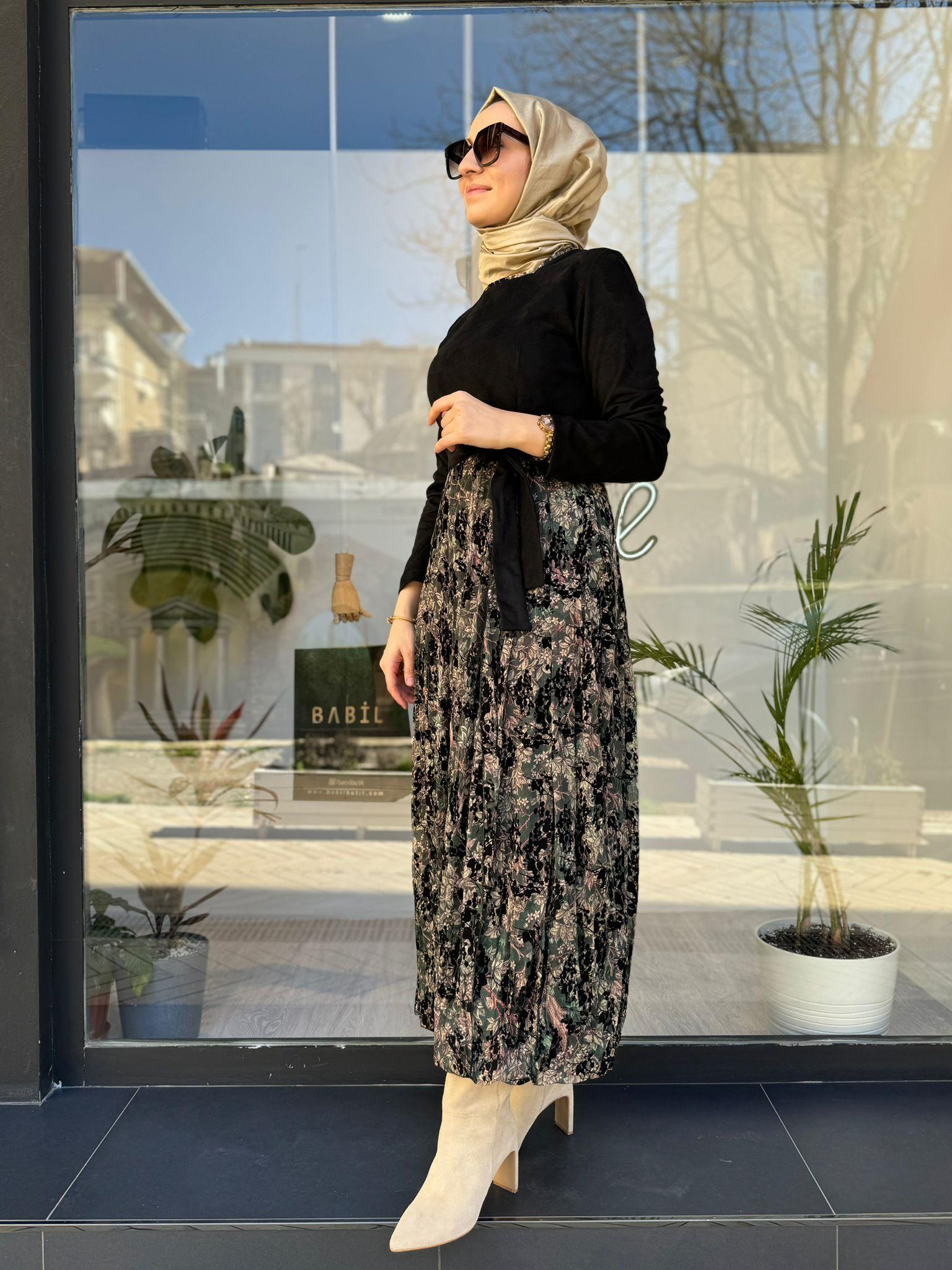 Misswhence Kontrast Çiçek Etek Siyah Elbise 34810