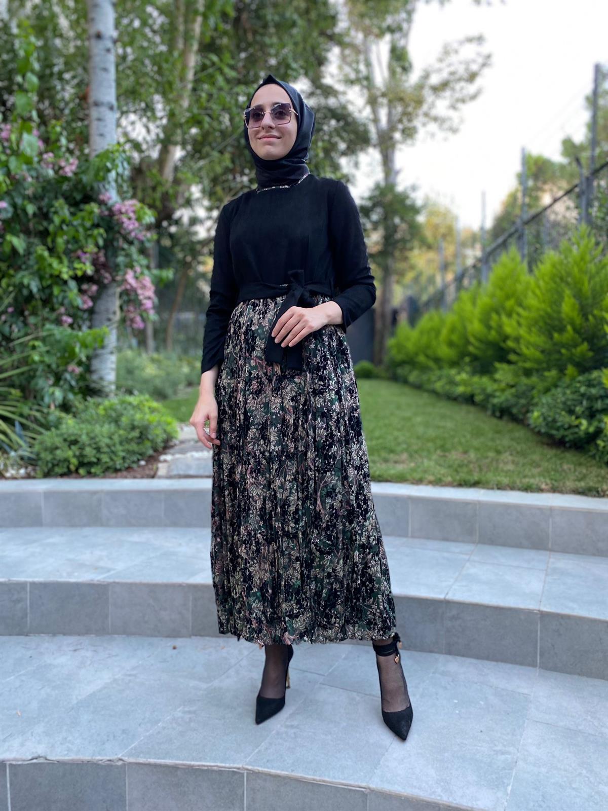 Misswhence Kontrast Çiçek Etek Siyah Elbise 34810