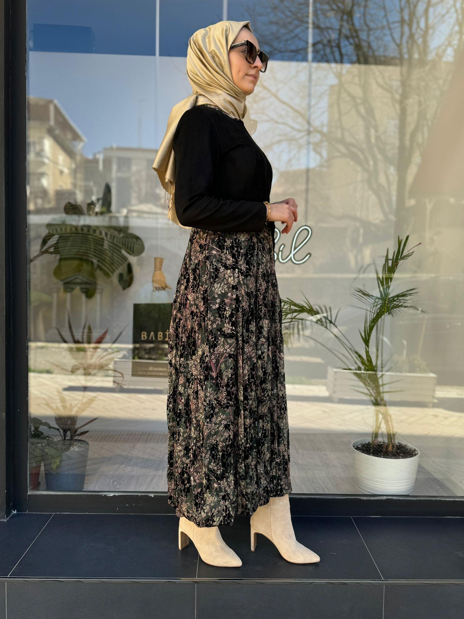 Misswhence Kontrast Çiçek Etek Siyah Elbise 34810