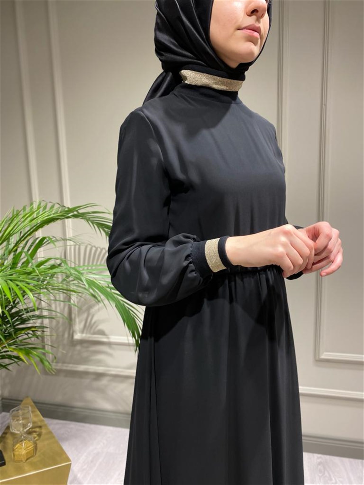 Mizalle Balıkçı Yaka Şifon Elbise Siyah