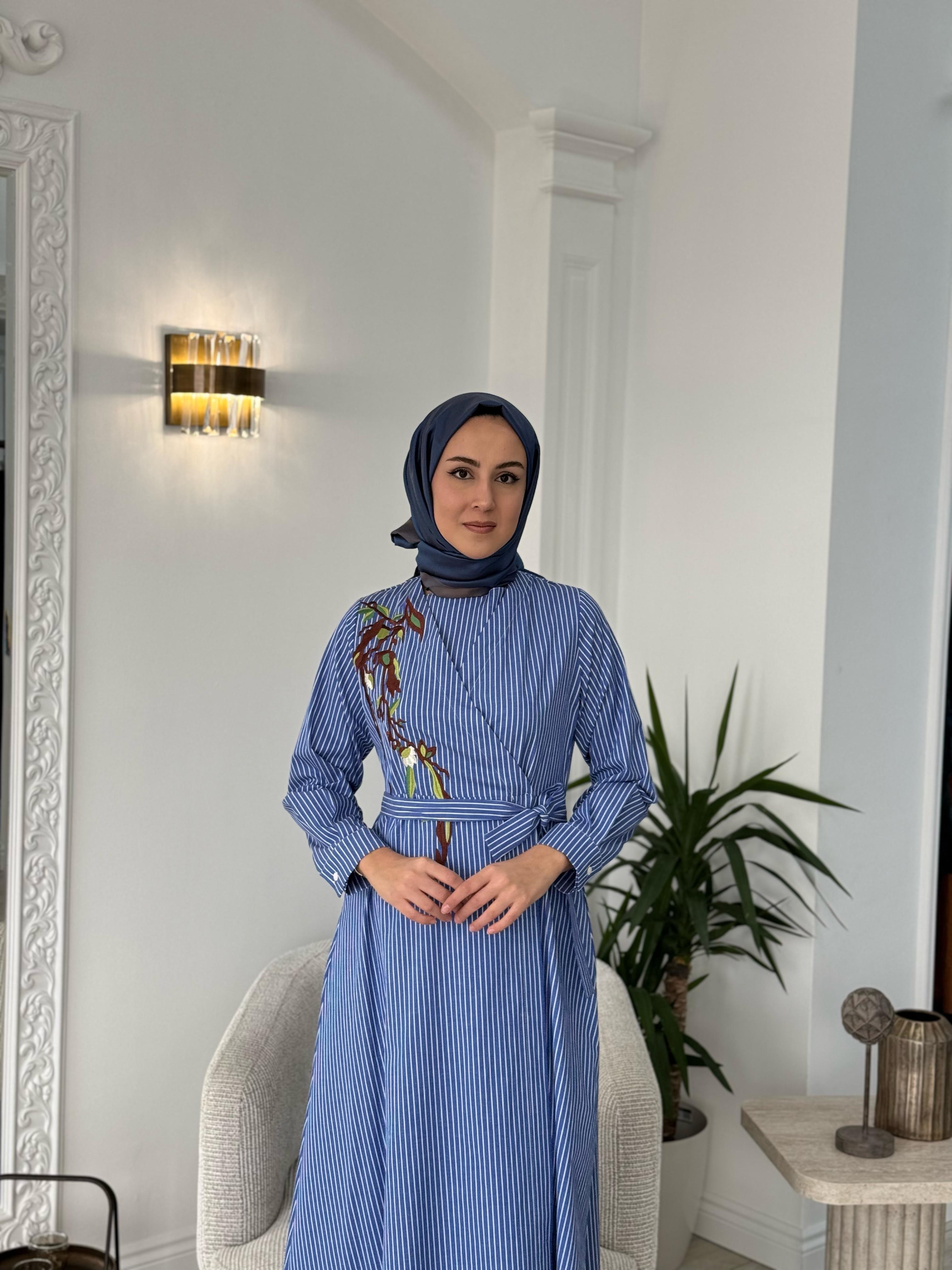 Niqoza Abrienda Nakışlı Çizgili Elbise 25ss50186