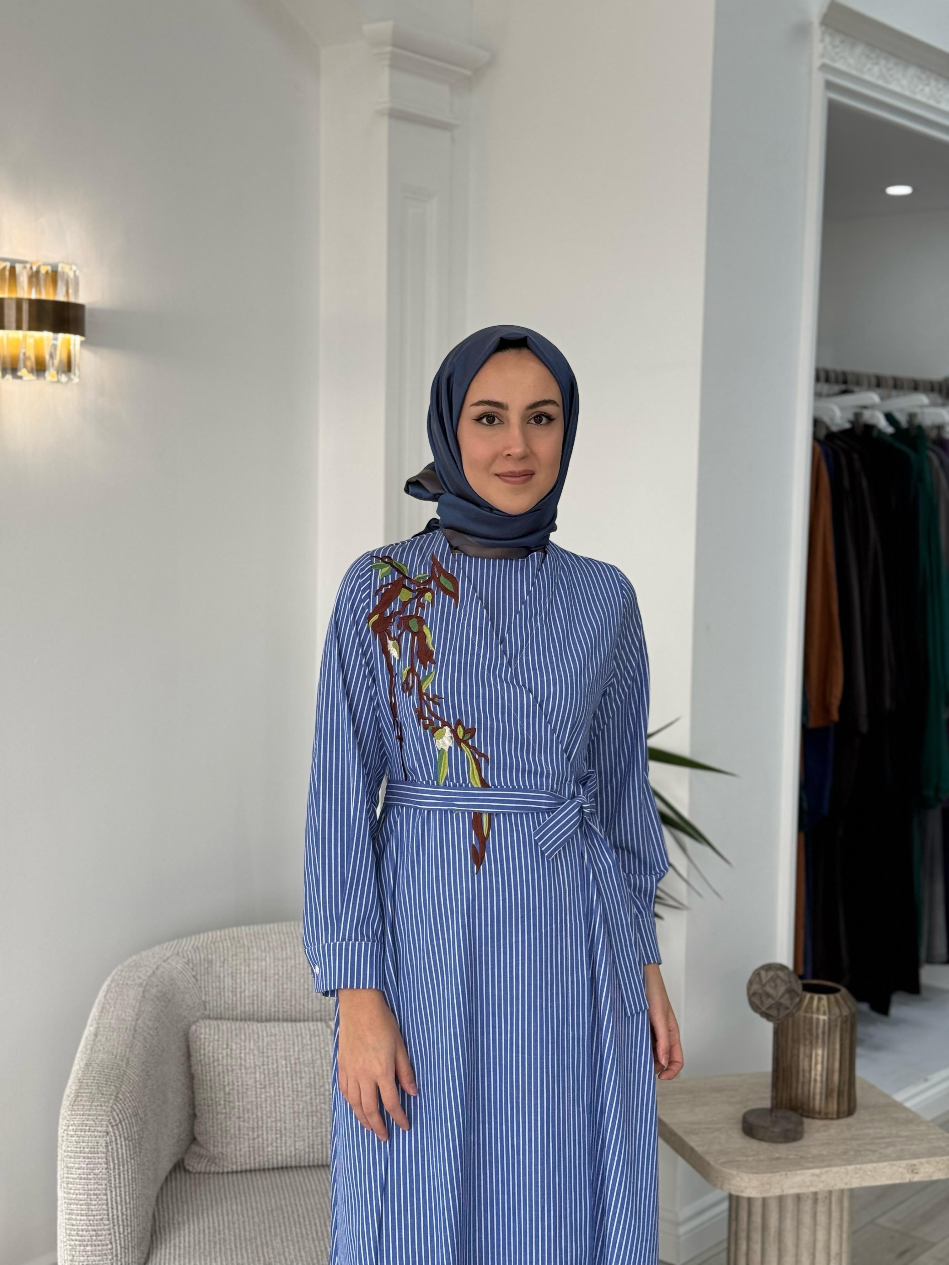 Niqoza Abrienda Nakışlı Çizgili Elbise 25ss50186