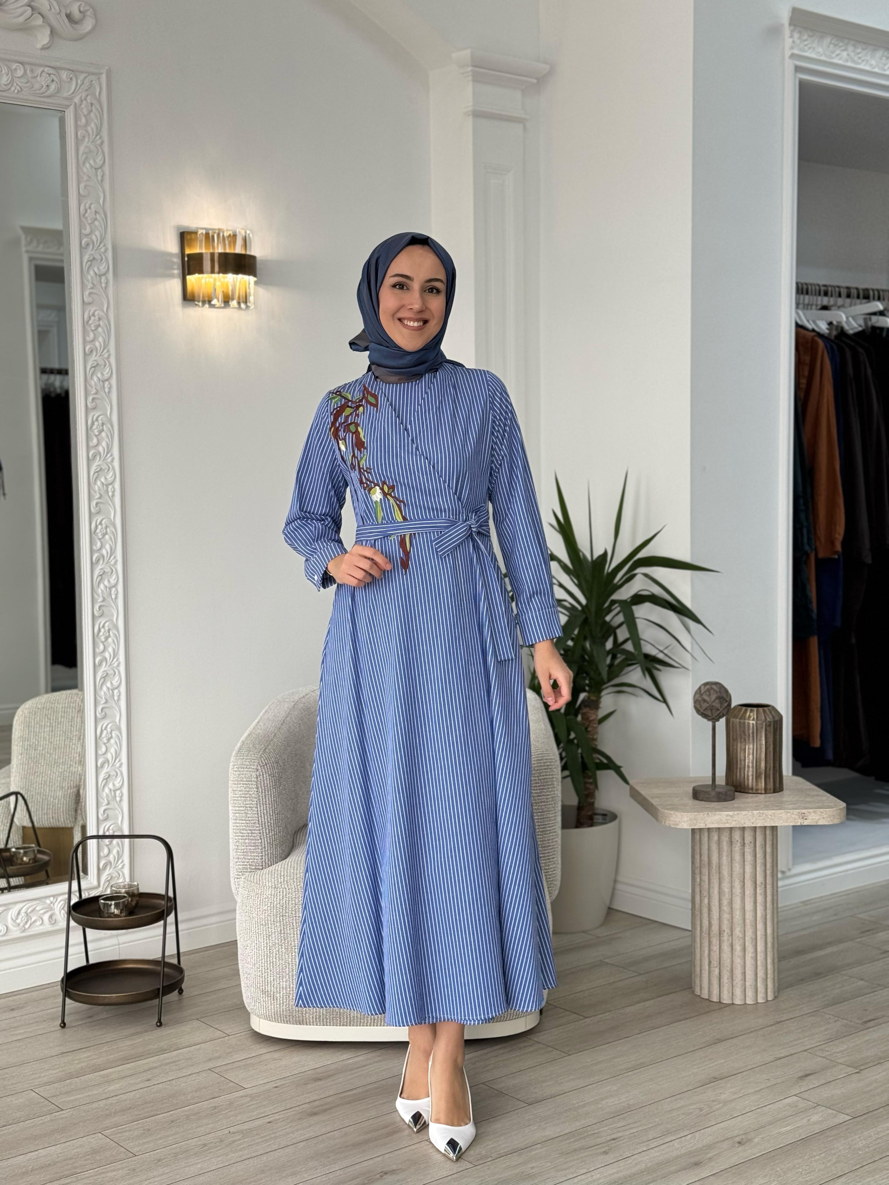 Niqoza Abrienda Nakışlı Çizgili Elbise 25ss50186