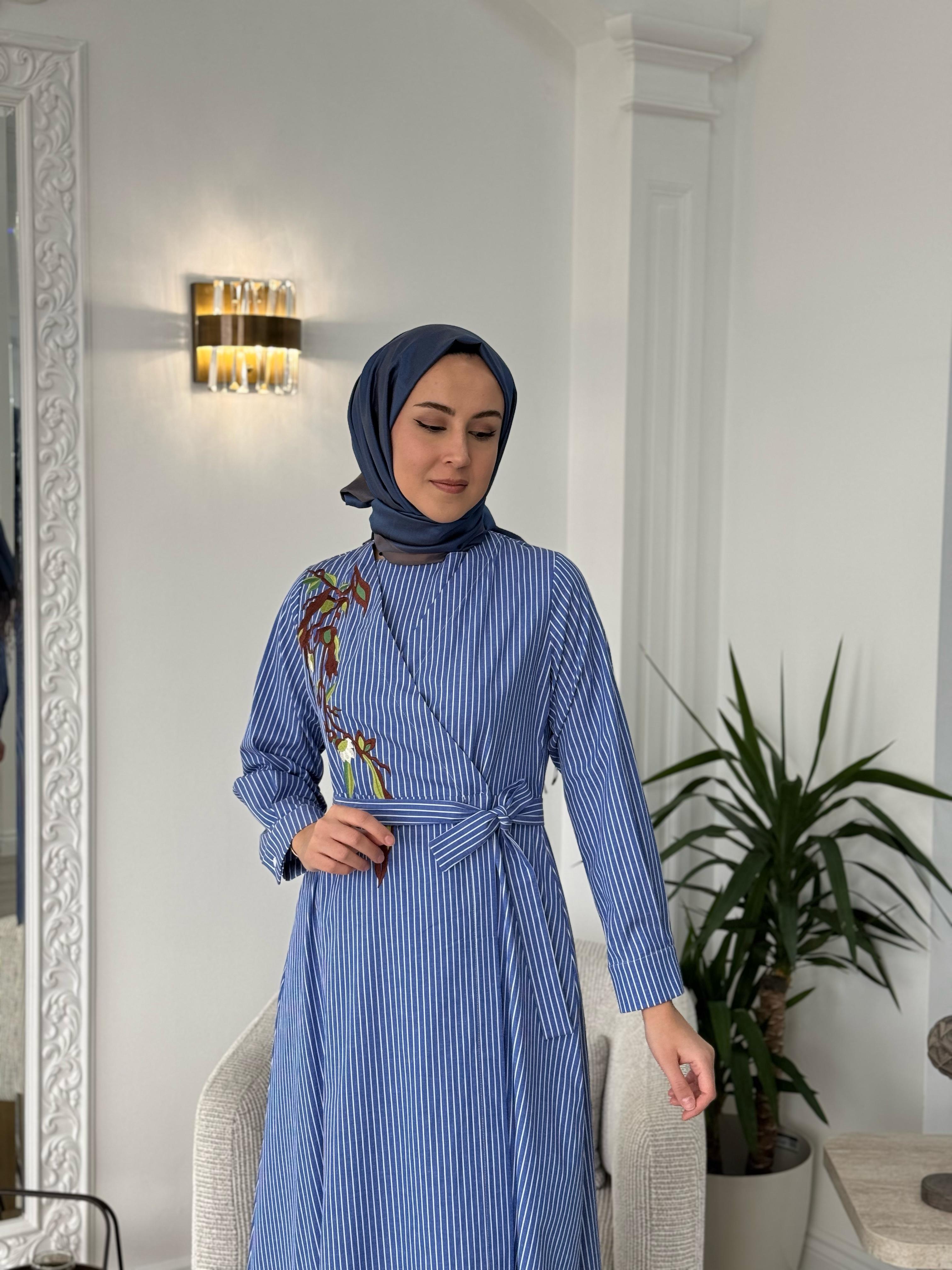 Niqoza Abrienda Nakışlı Çizgili Elbise 25ss50186