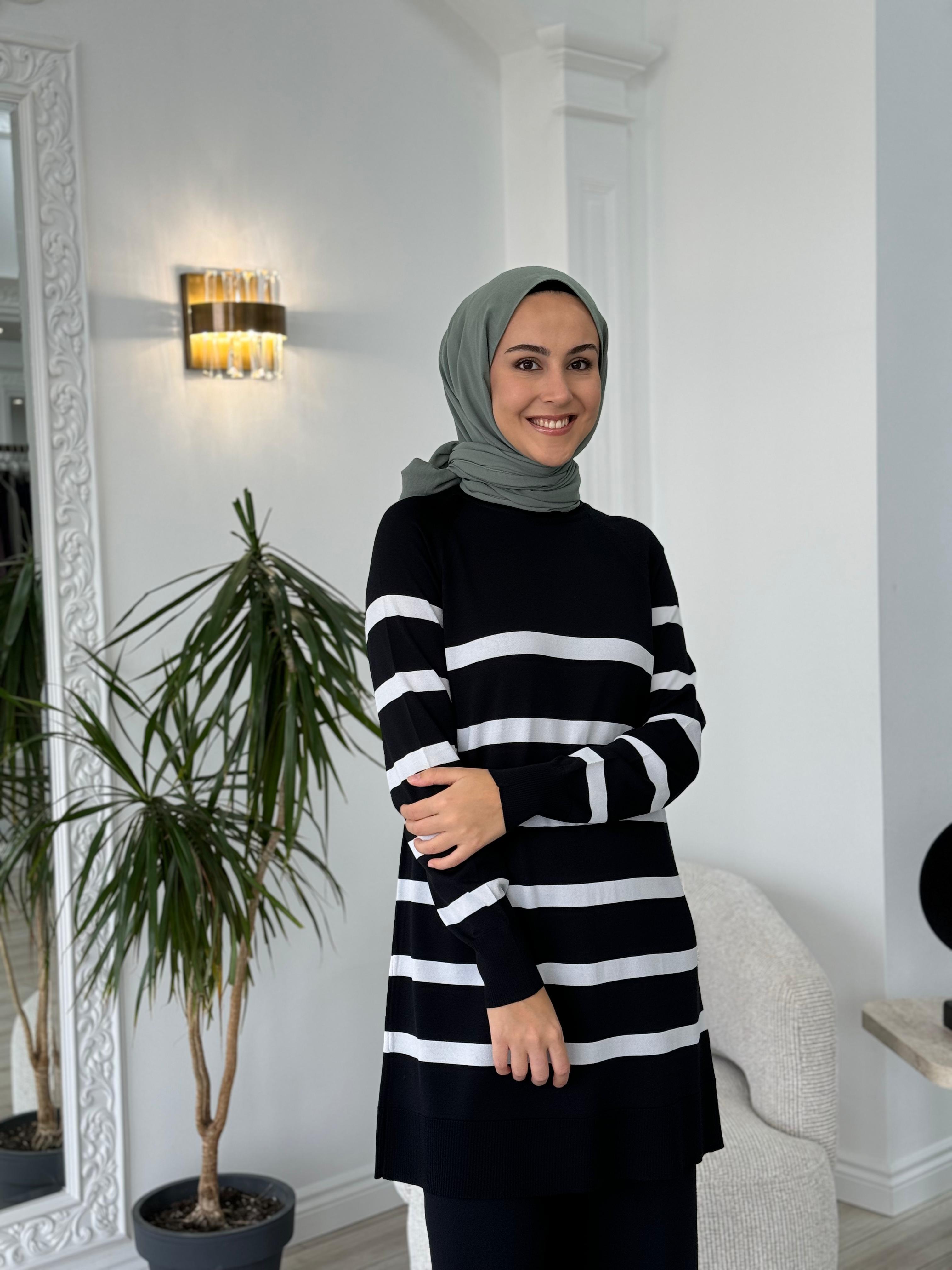 Nurcan Çetin Çizgili Triko Takım Siyah nç016