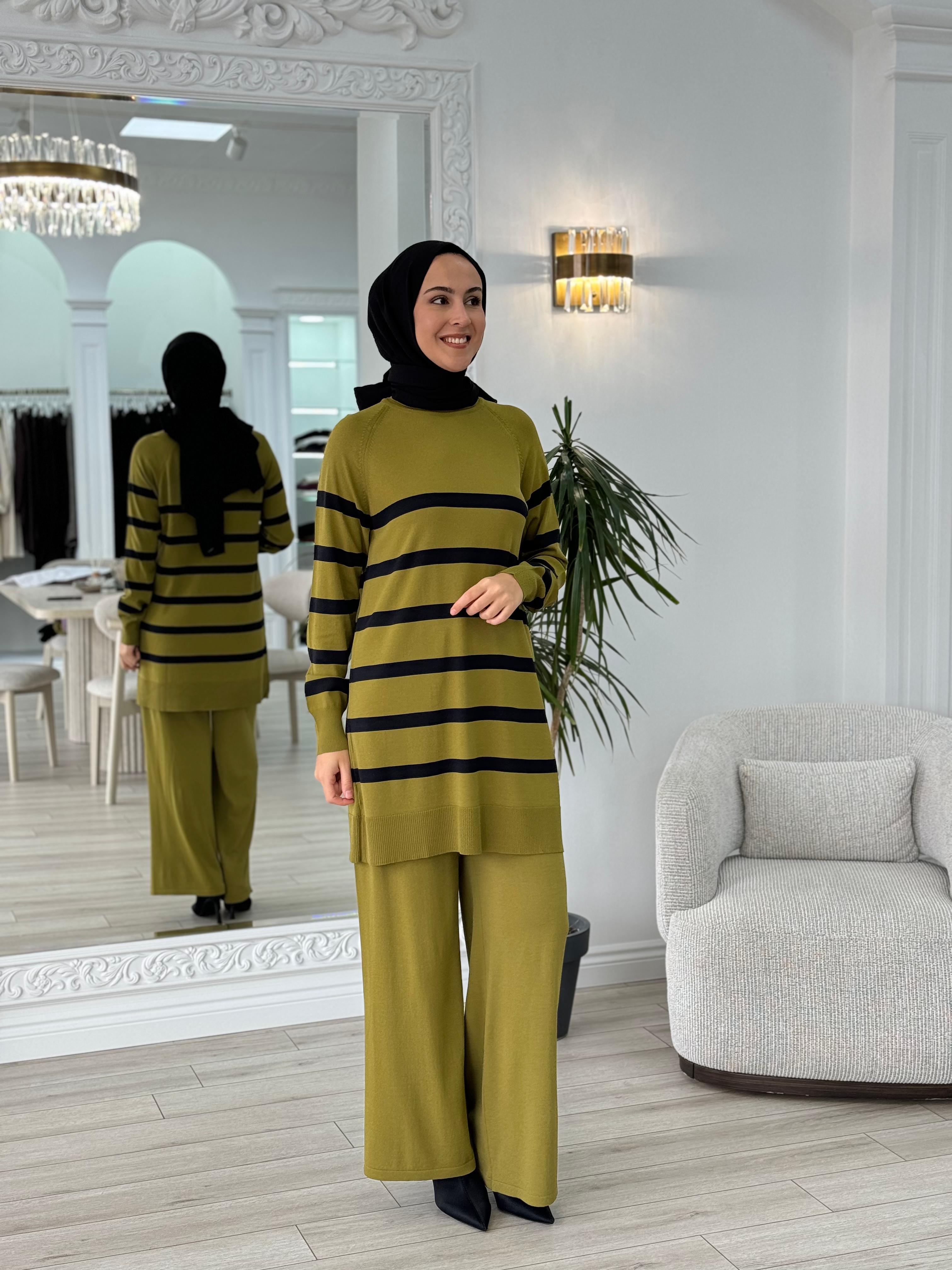 Nurcan Çetin Çizgili Triko Takım Yağ Yeşili nç016