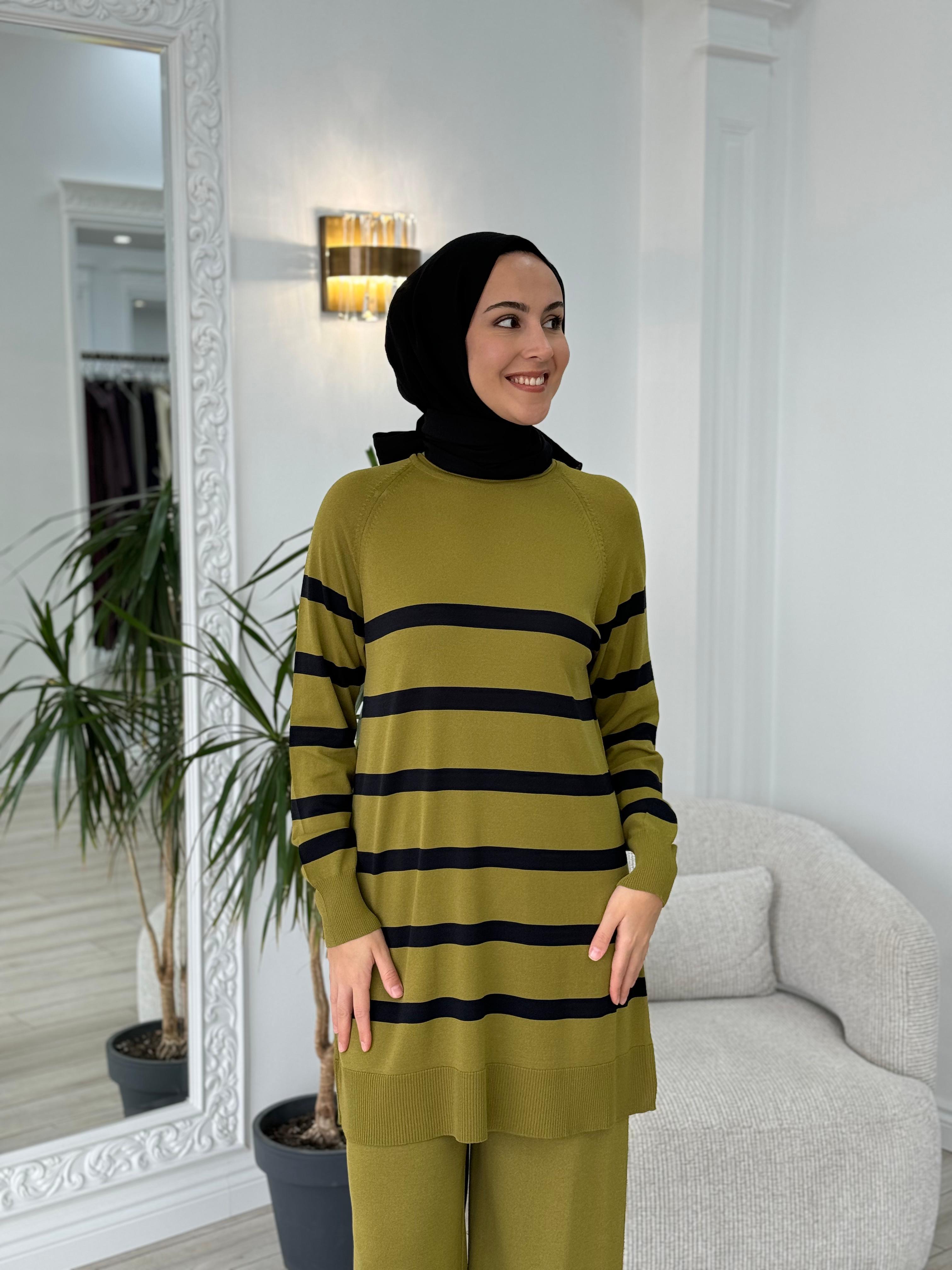 Nurcan Çetin Çizgili Triko Takım Yağ Yeşili nç016