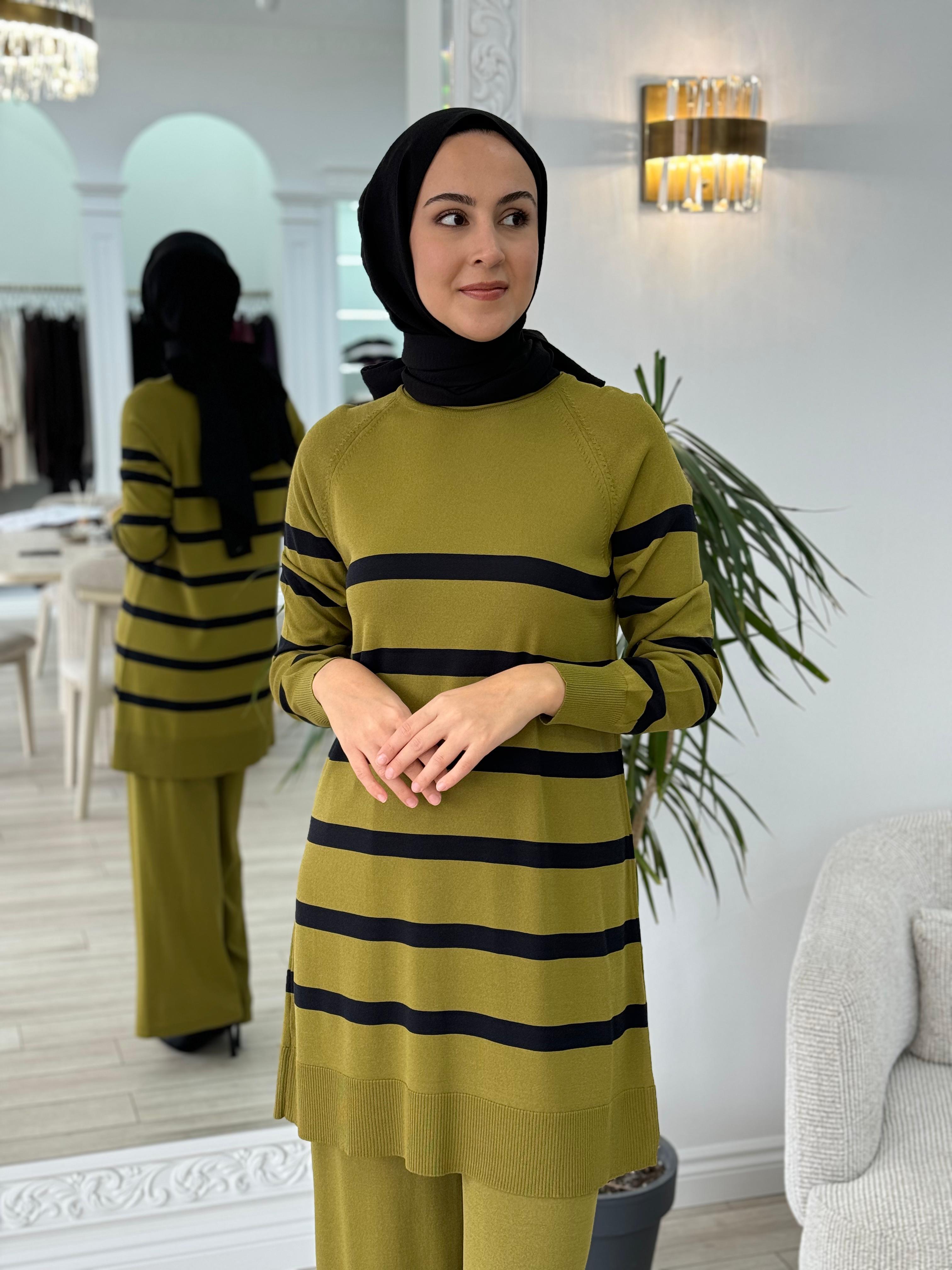 Nurcan Çetin Çizgili Triko Takım Yağ Yeşili nç016