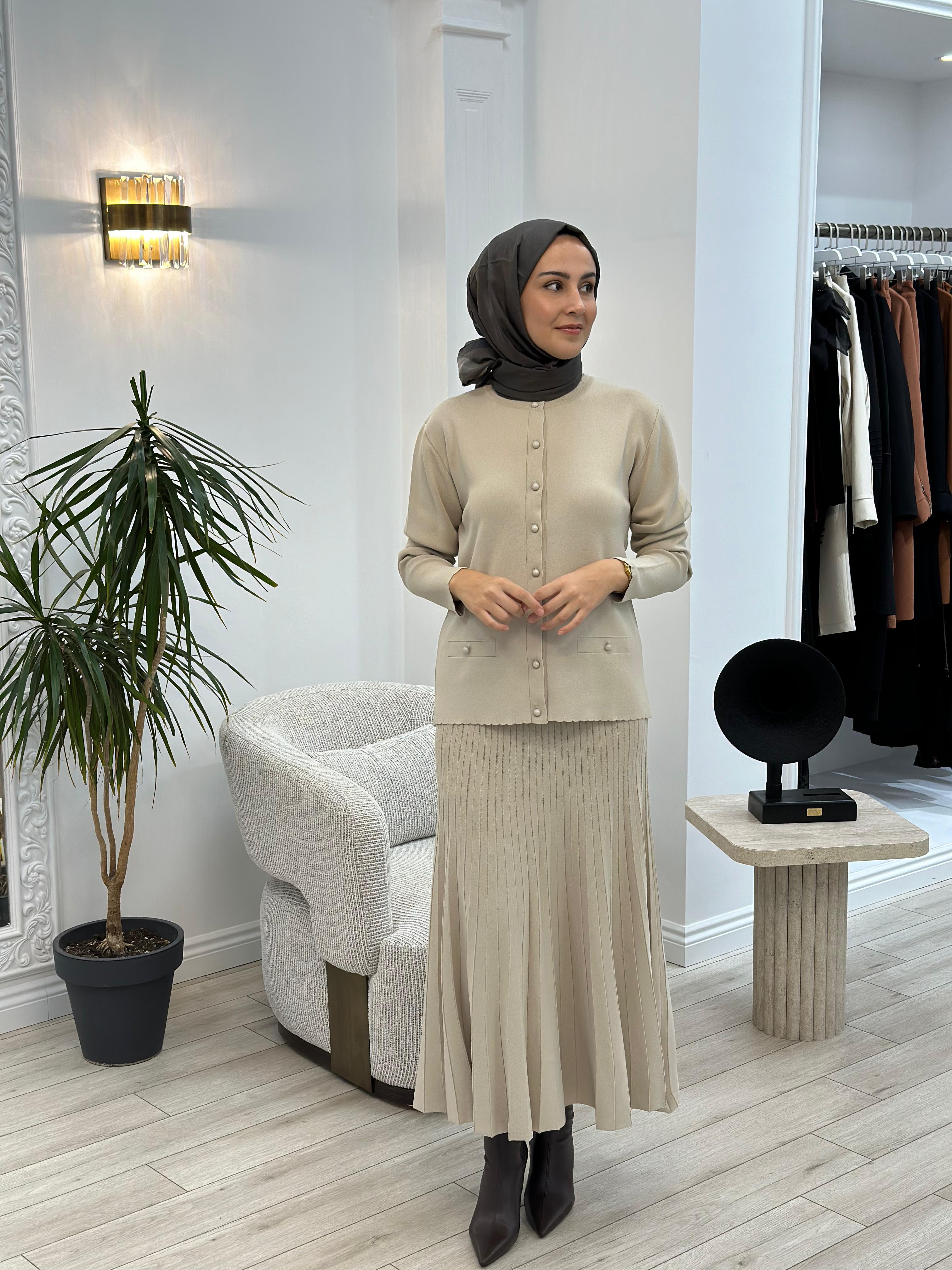 Nurcan Çetin Dilim Yakalı Triko Takım Vizon nç009