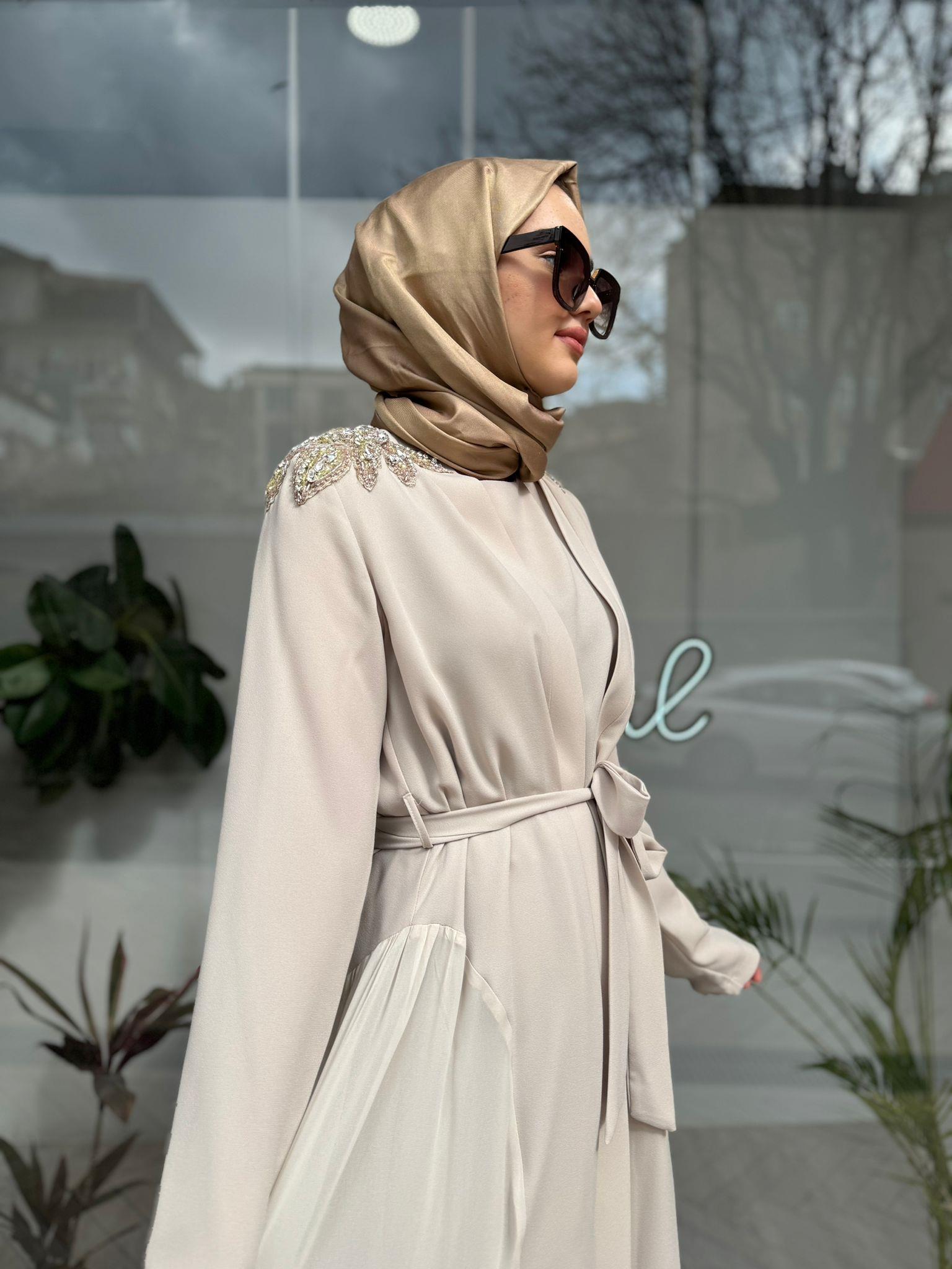 Nurcan Çetin İşlemeli Abaya Bej 7621