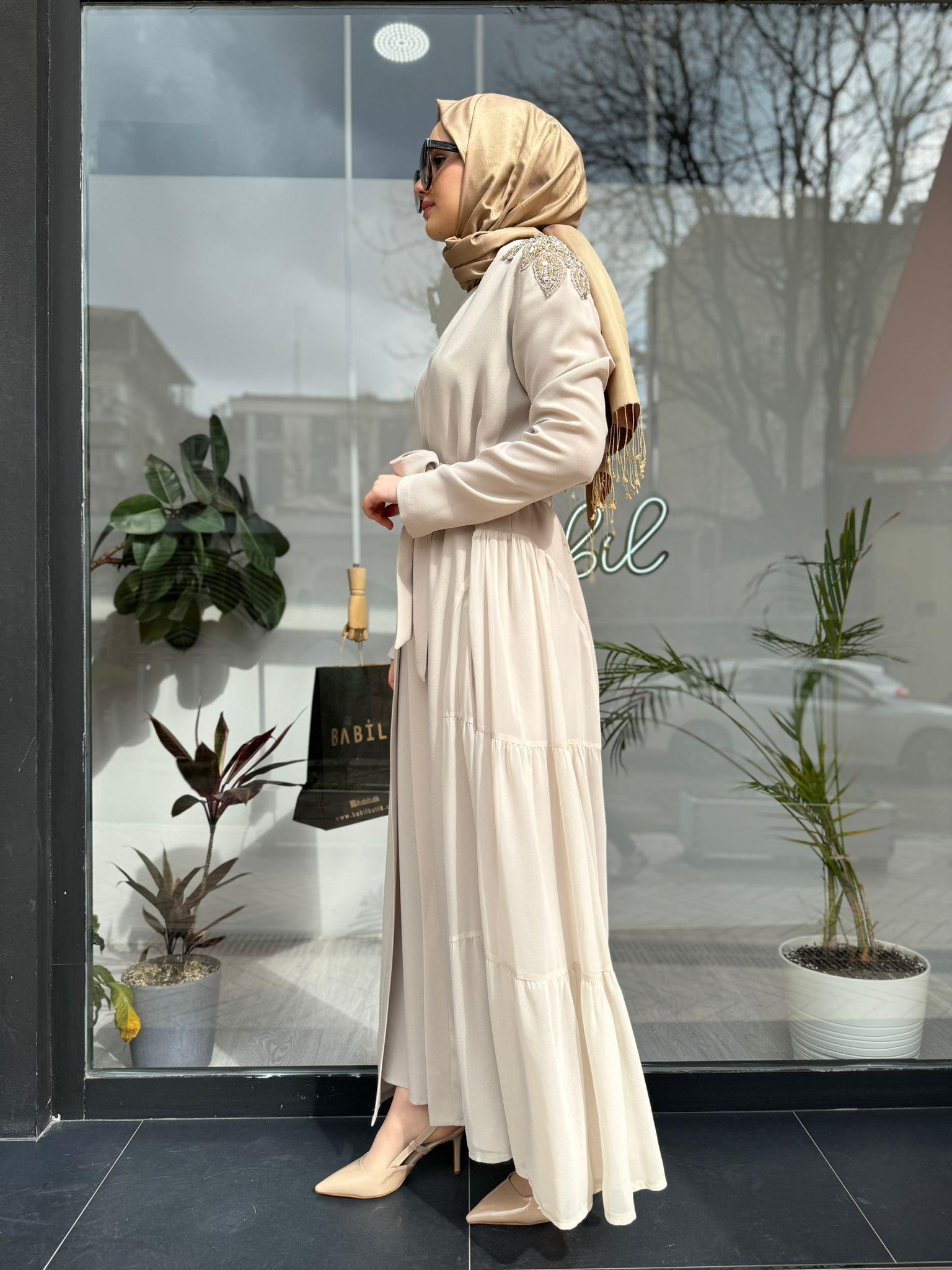Nurcan Çetin İşlemeli Abaya Bej 7621