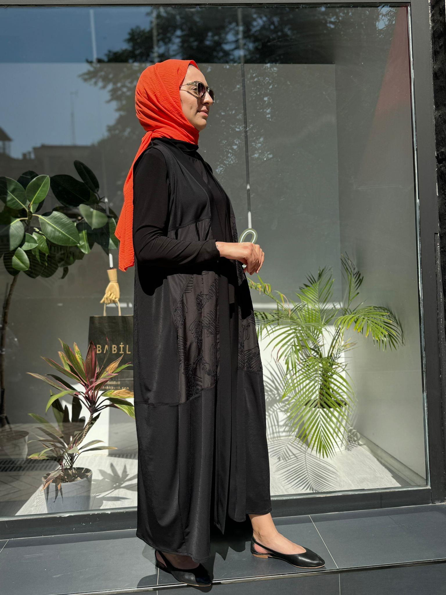 Nurcan Çetin İşlemeli Yelek Siyah 24304