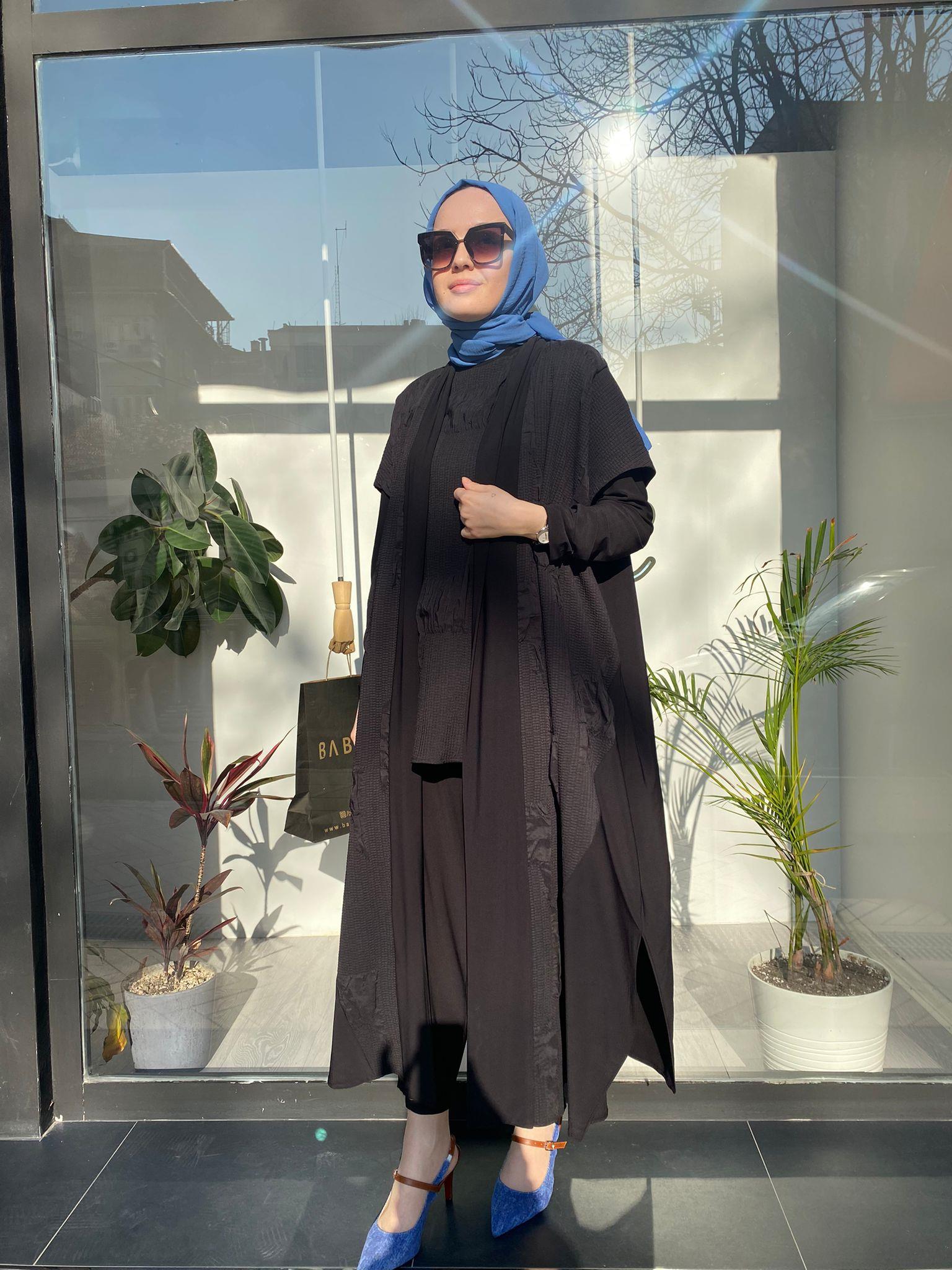 Nurcan Çetin Kabartma Kumaşlı Yelek Siyah 24240