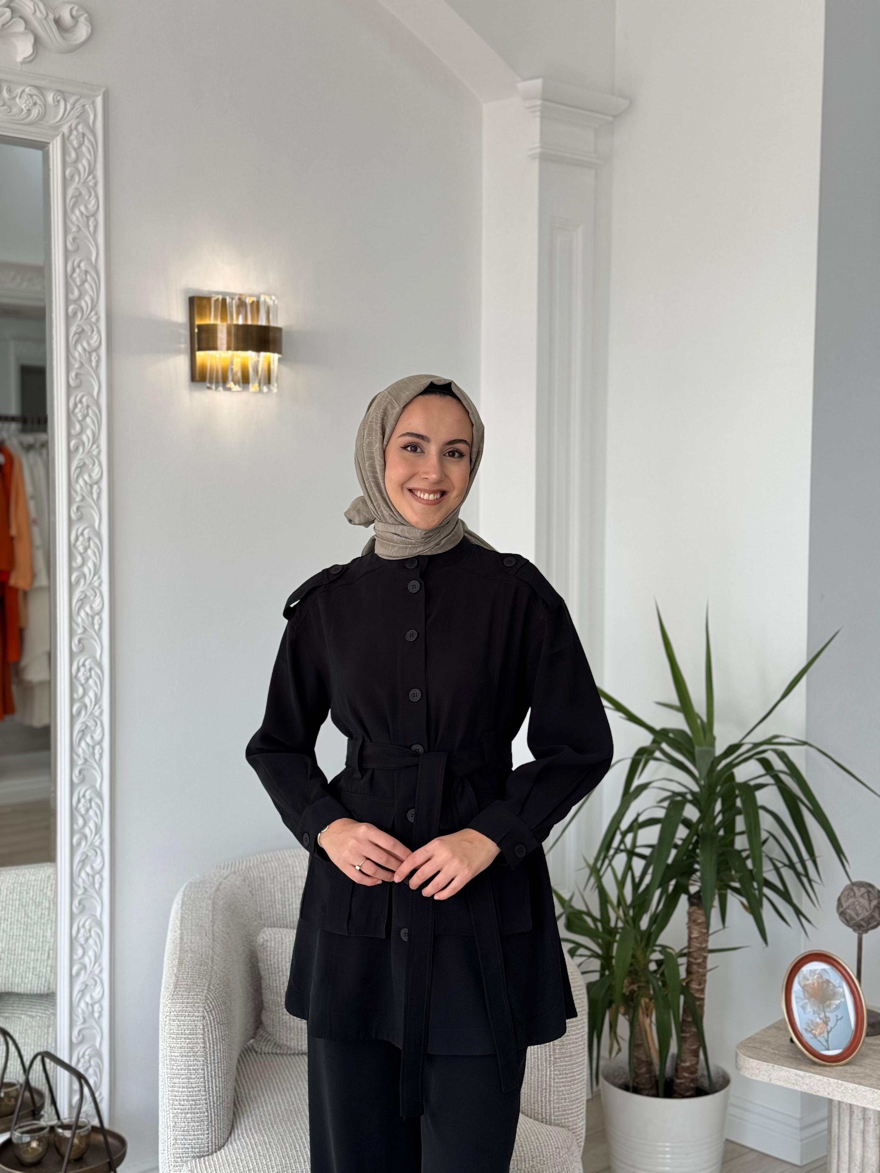 Nurcan Çetin Kemerli Takım Siyah 25416
