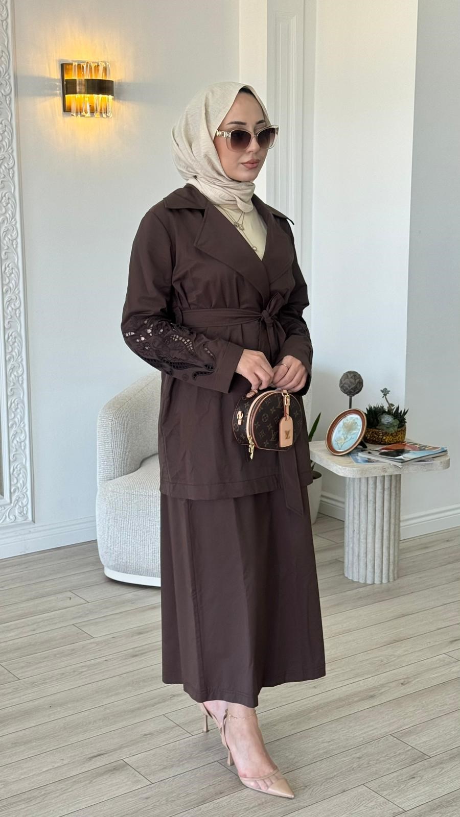 Nurcan Çetin Kısa Trençkot Etek Takım 26428