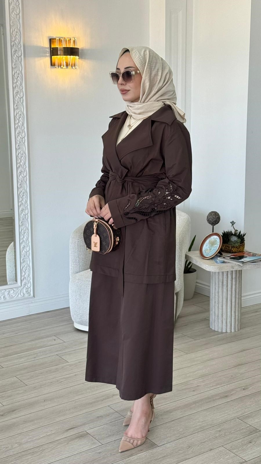 Nurcan Çetin Kısa Trençkot Etek Takım 26428