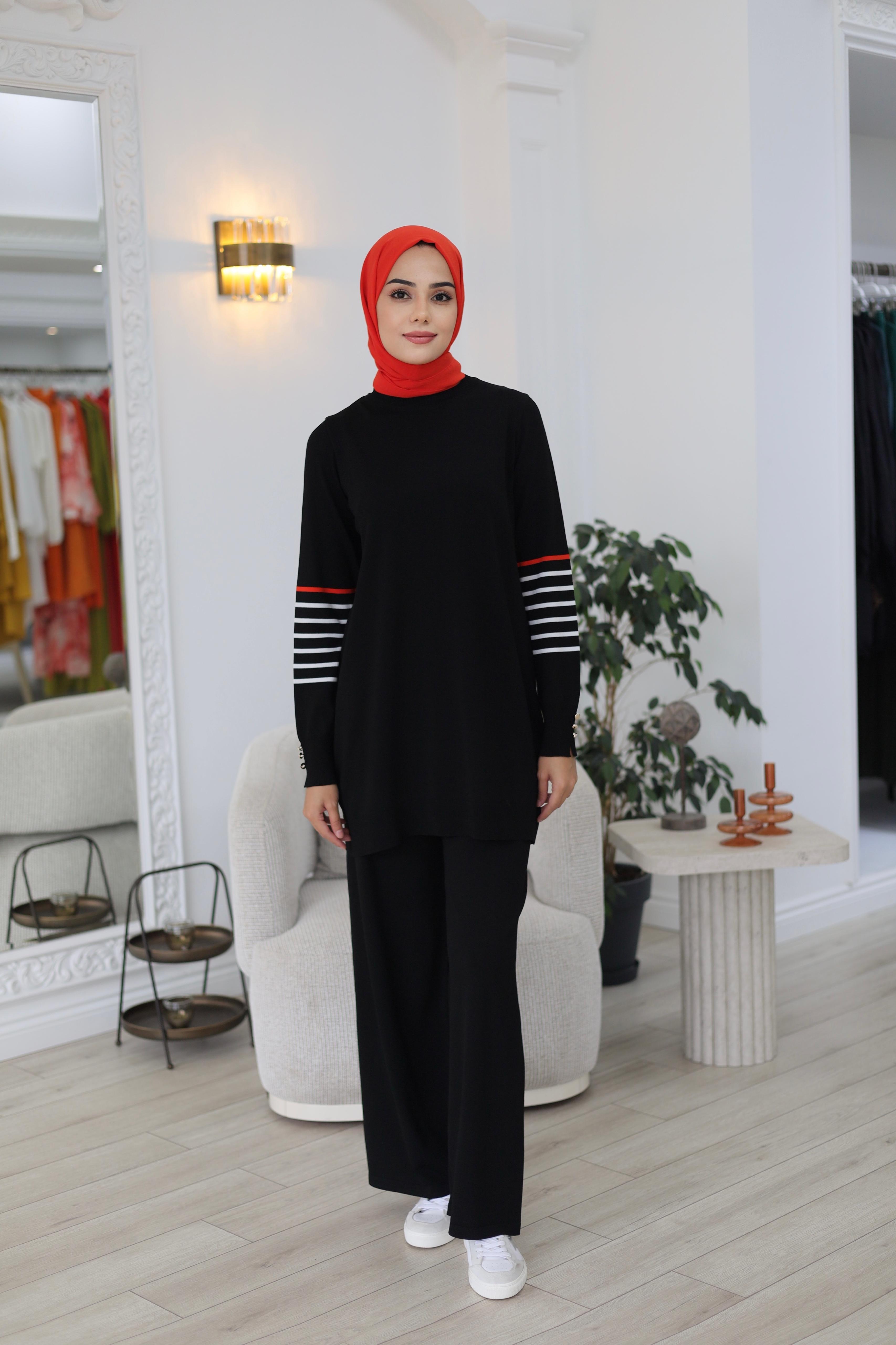 Nurcan Çetin Kolları Çizgi Detaylı Triko Takım N011