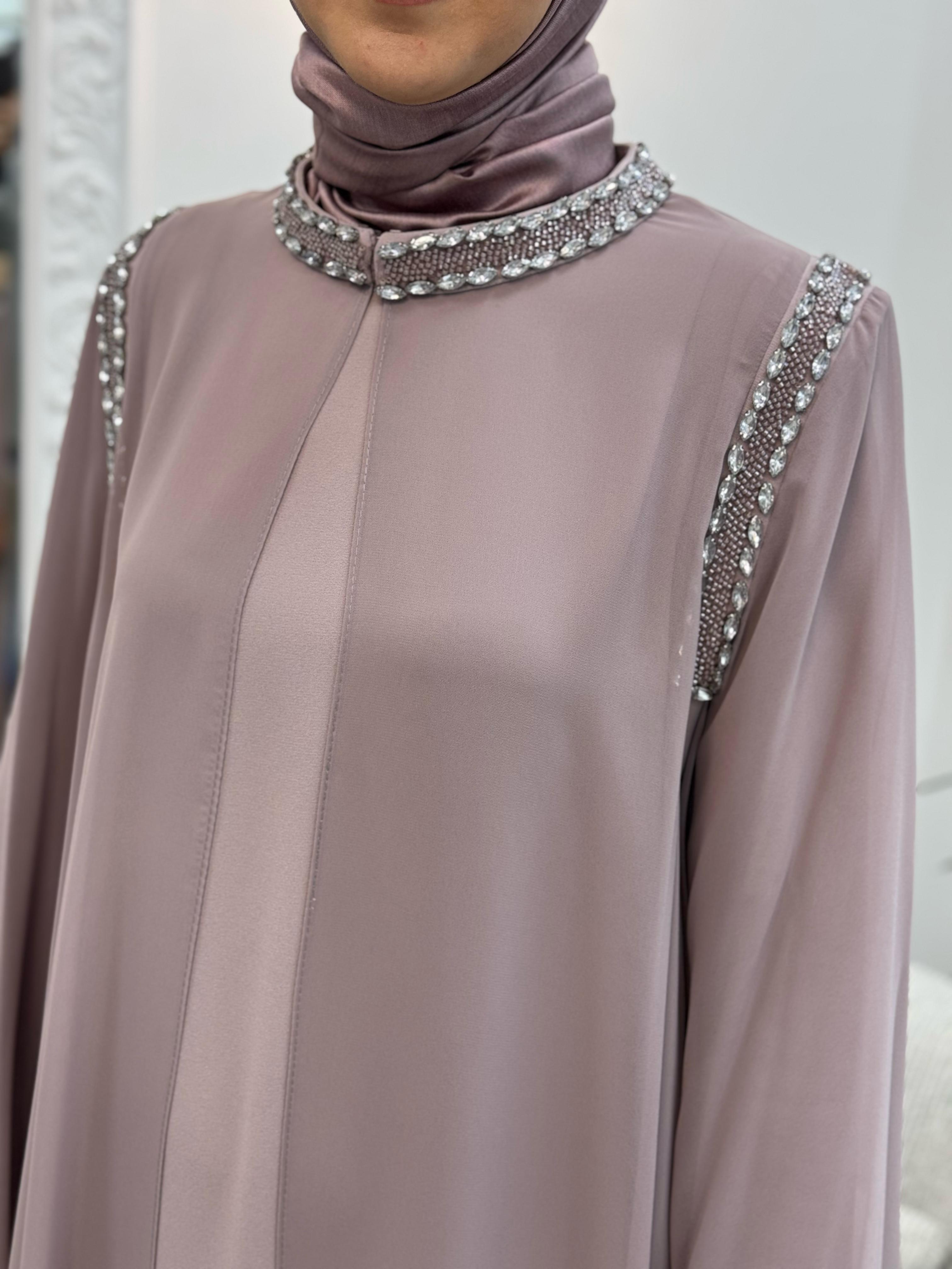 Nurcan Çetin Omzu ve Yakası Taşlı Abaya Lila 7649