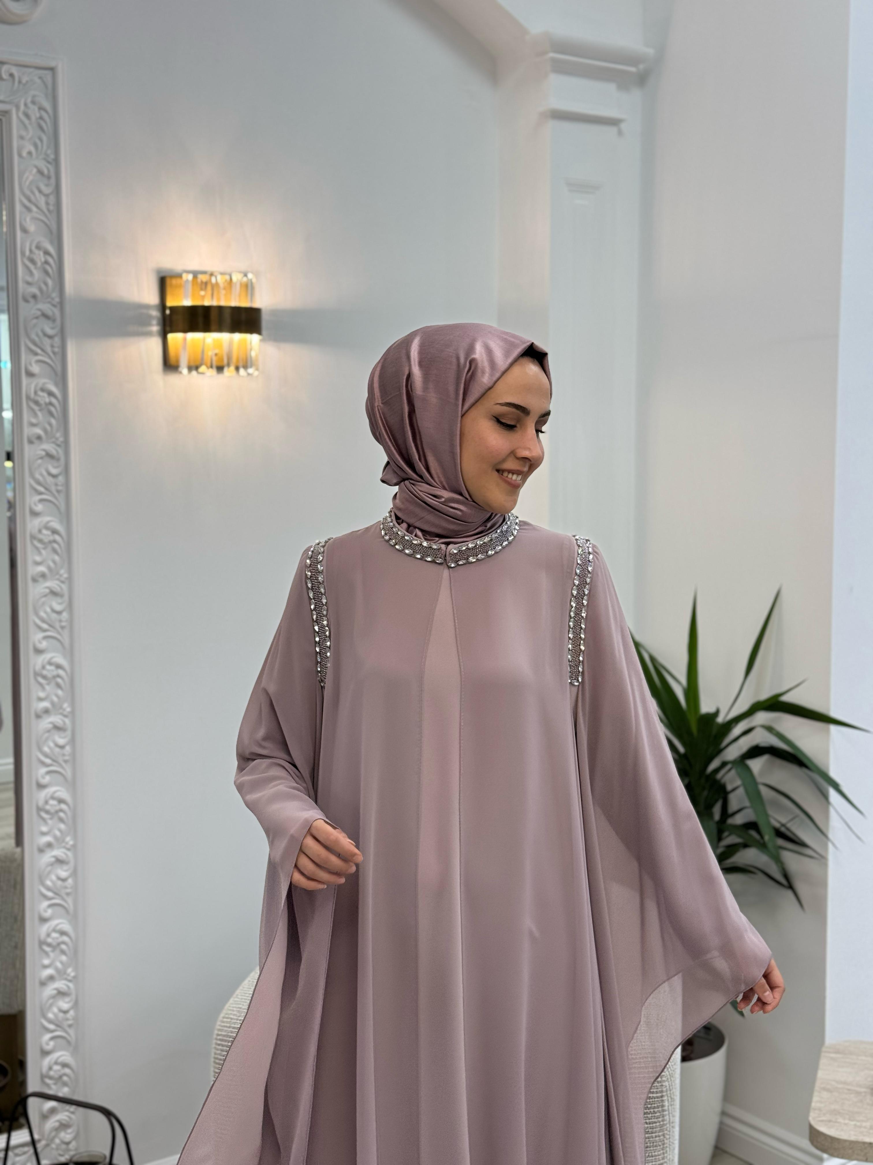 Nurcan Çetin Omzu ve Yakası Taşlı Abaya Lila 7649
