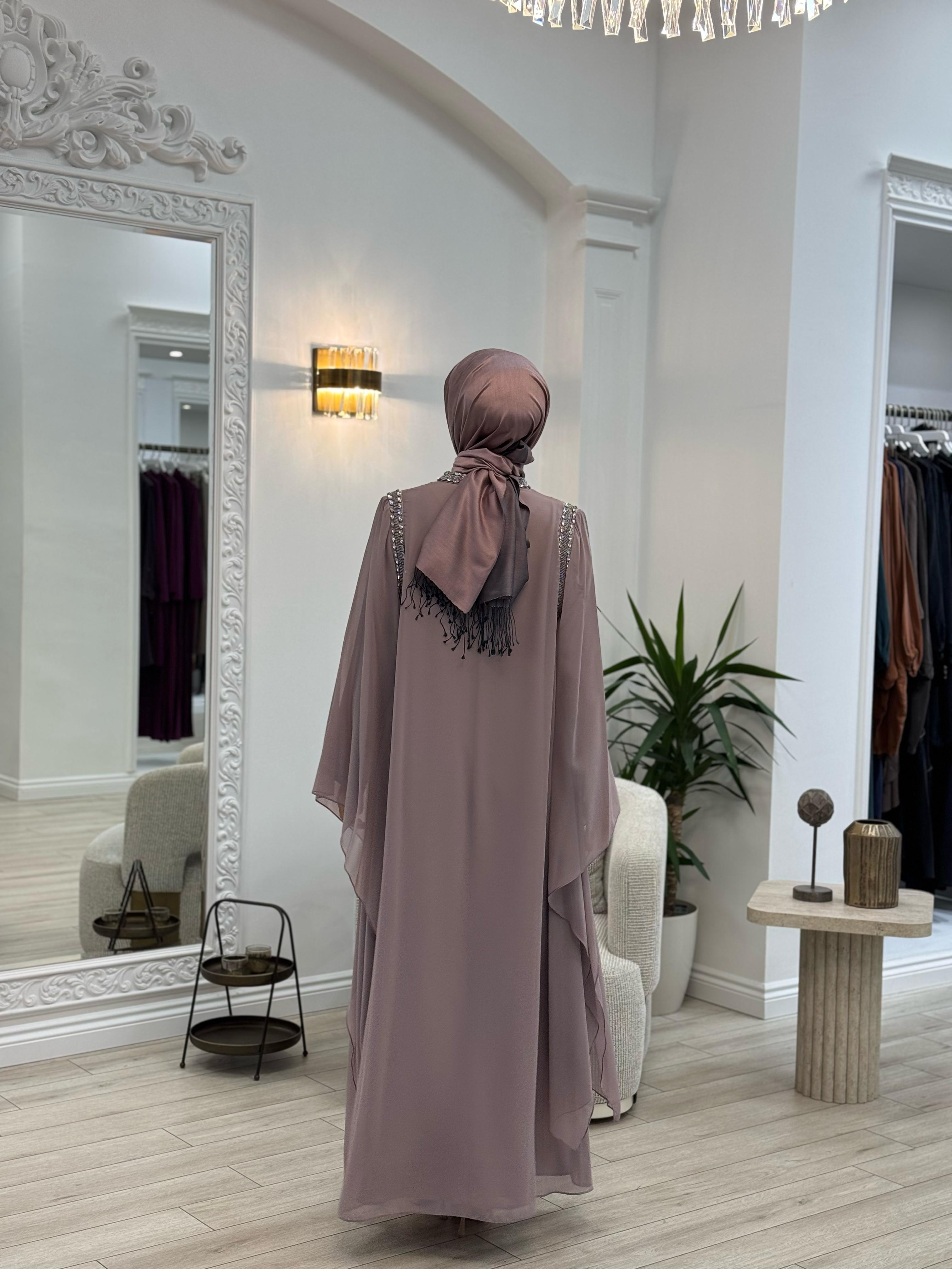 Nurcan Çetin Omzu ve Yakası Taşlı Abaya Lila 7649
