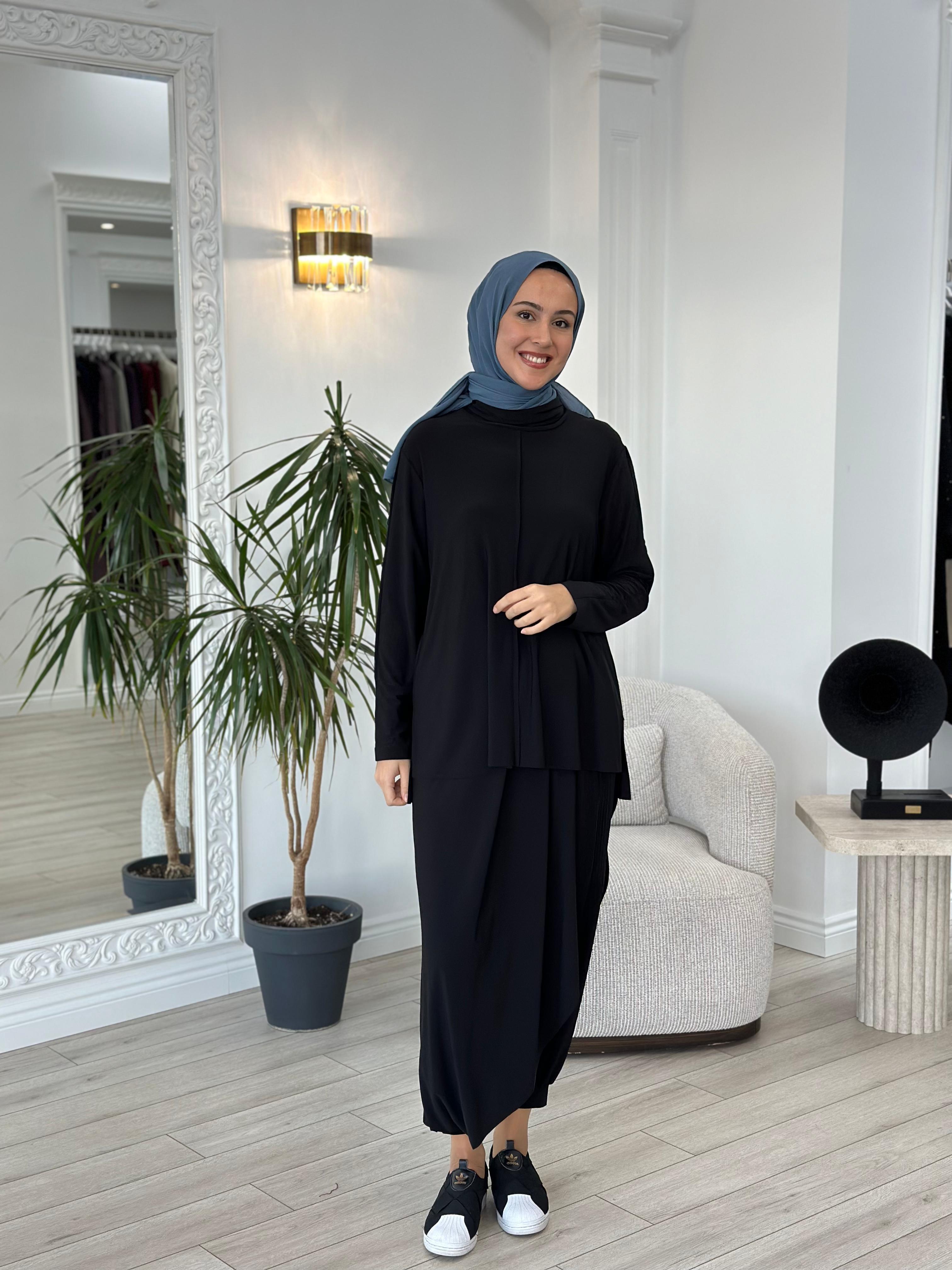 Nurcan Çetin Önü Dikişli Takım Siyah 24426
