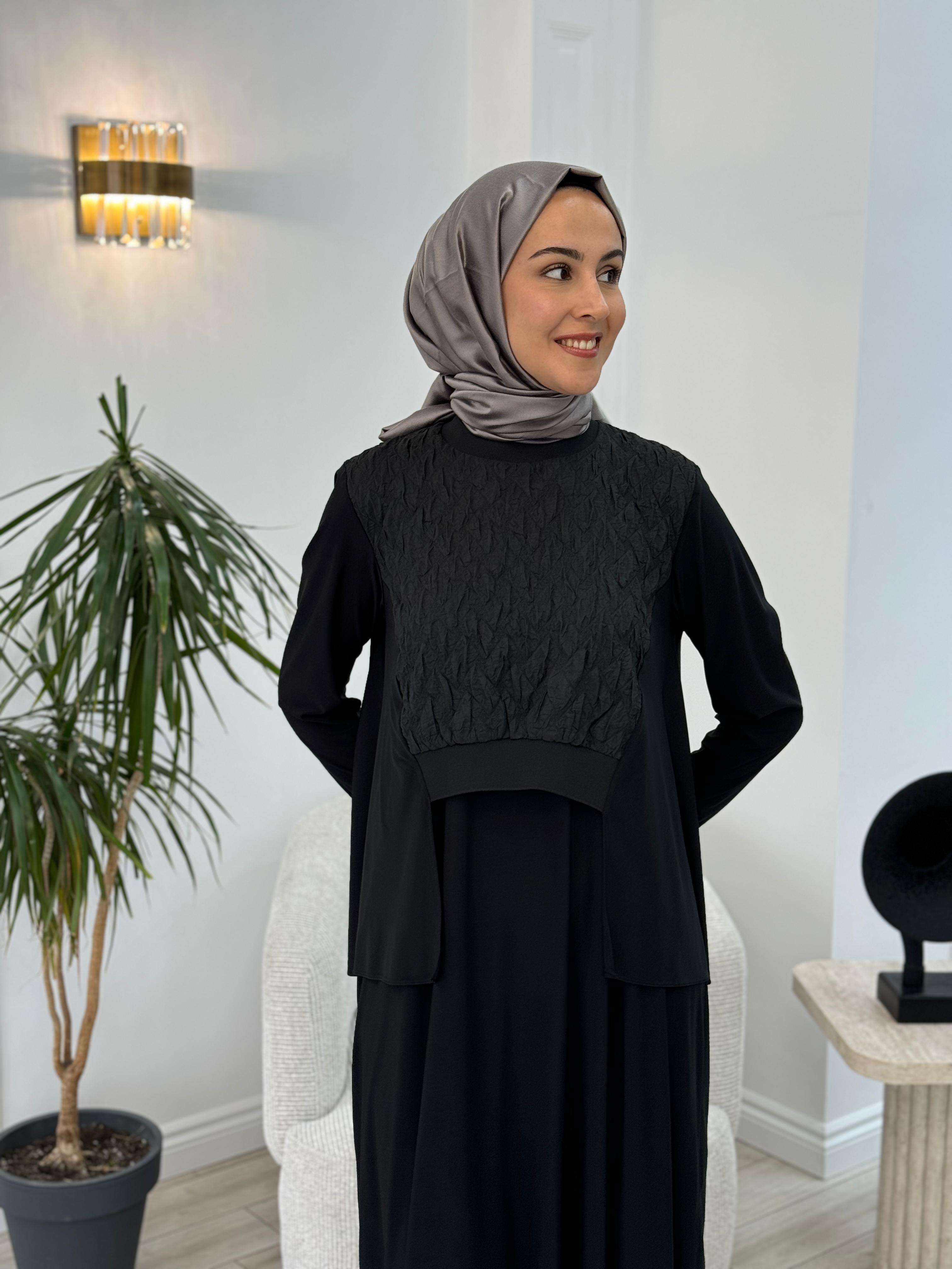 Nurcan Çetin Önü Kabartma Detaylı Siyah Elbise 16110