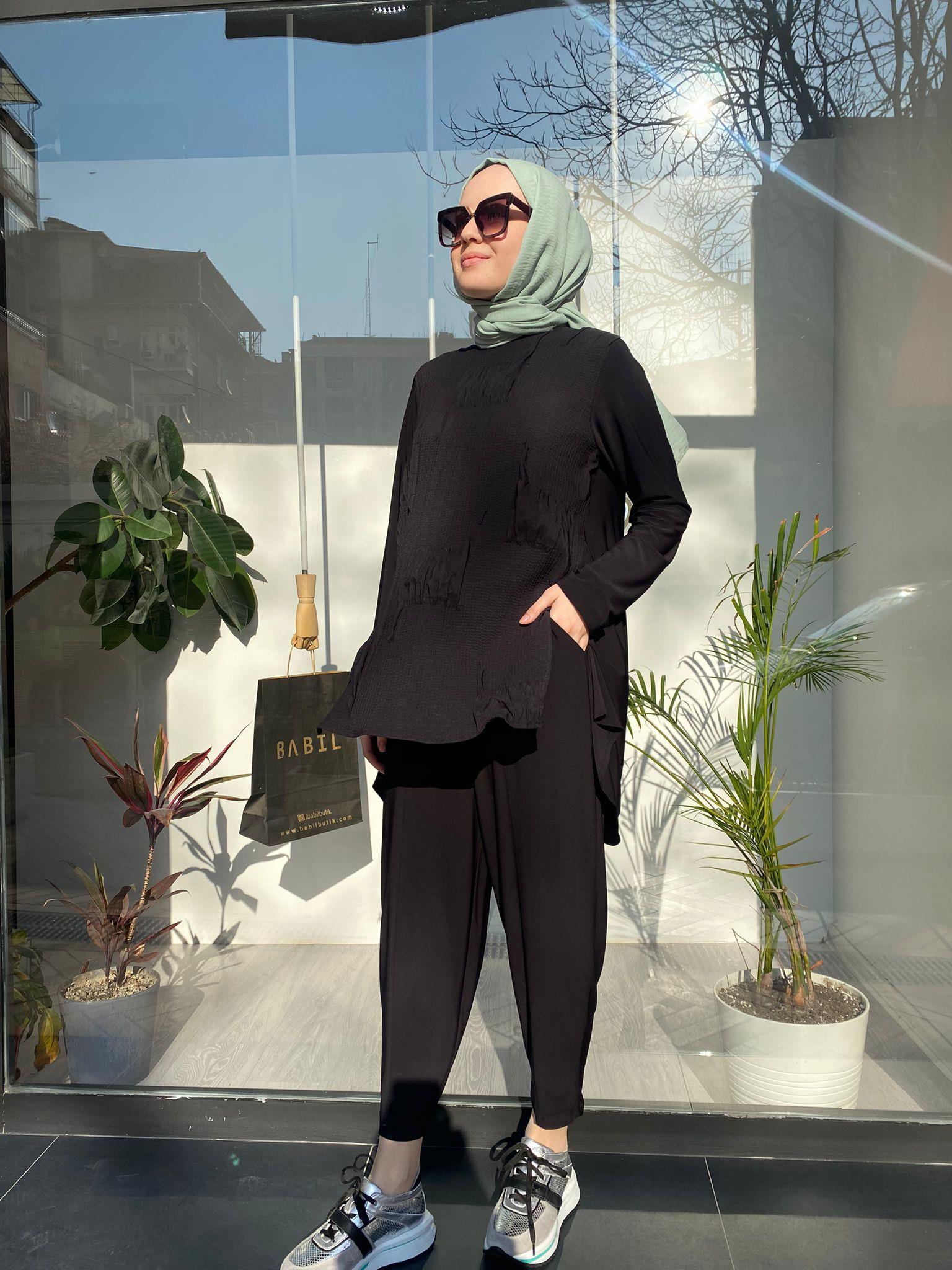 Nurcan Çetin Önü Kabartmalı Takım Siyah 24460