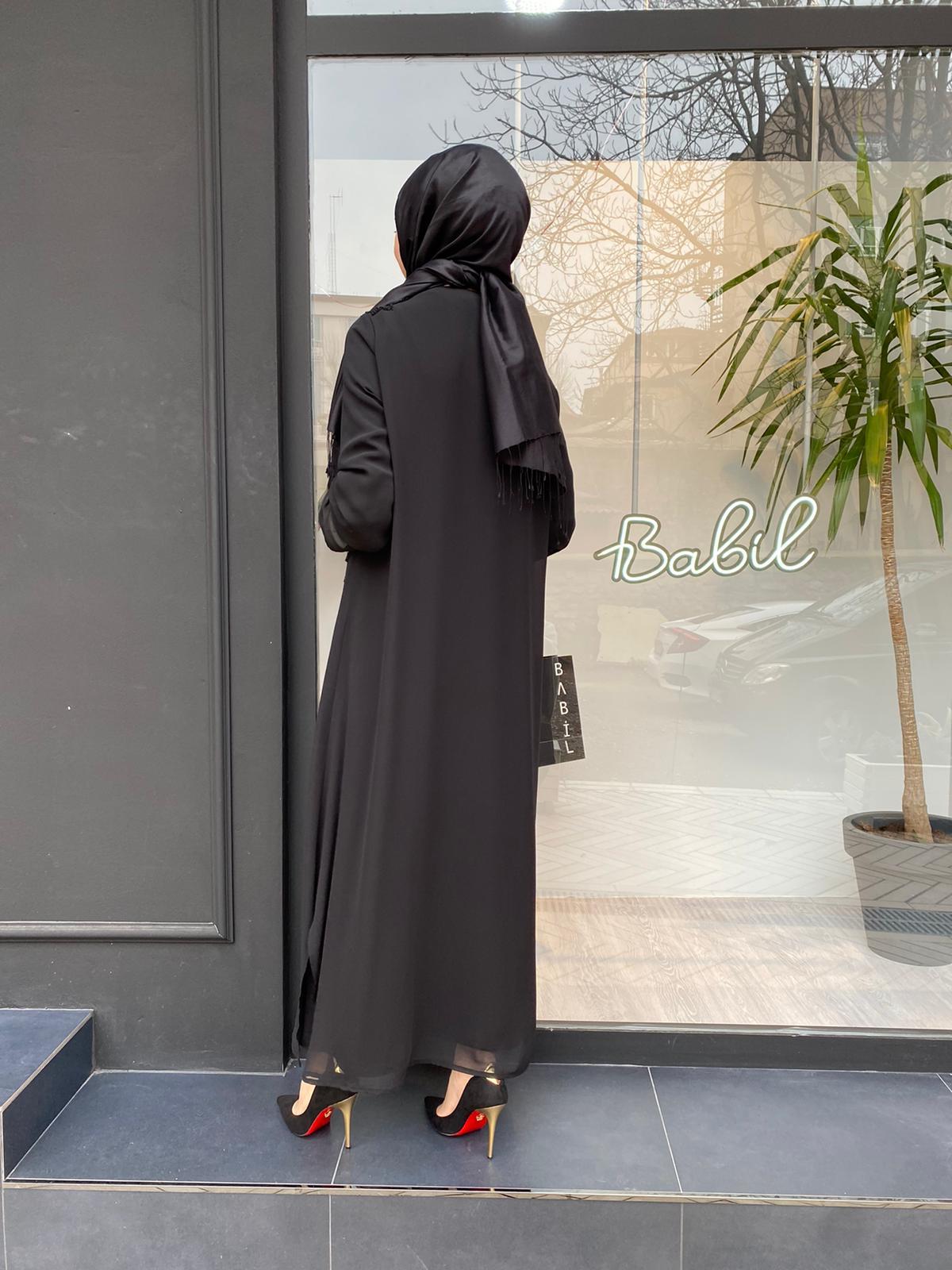 Nurcan Çetin Önü Taşlı Siyah Ferace 6916
