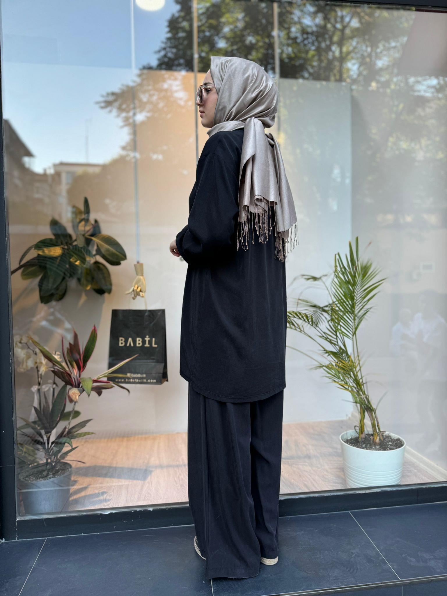 Nurcan Çetin Pul Çiçek Detaylı Takım Siyah 24503
