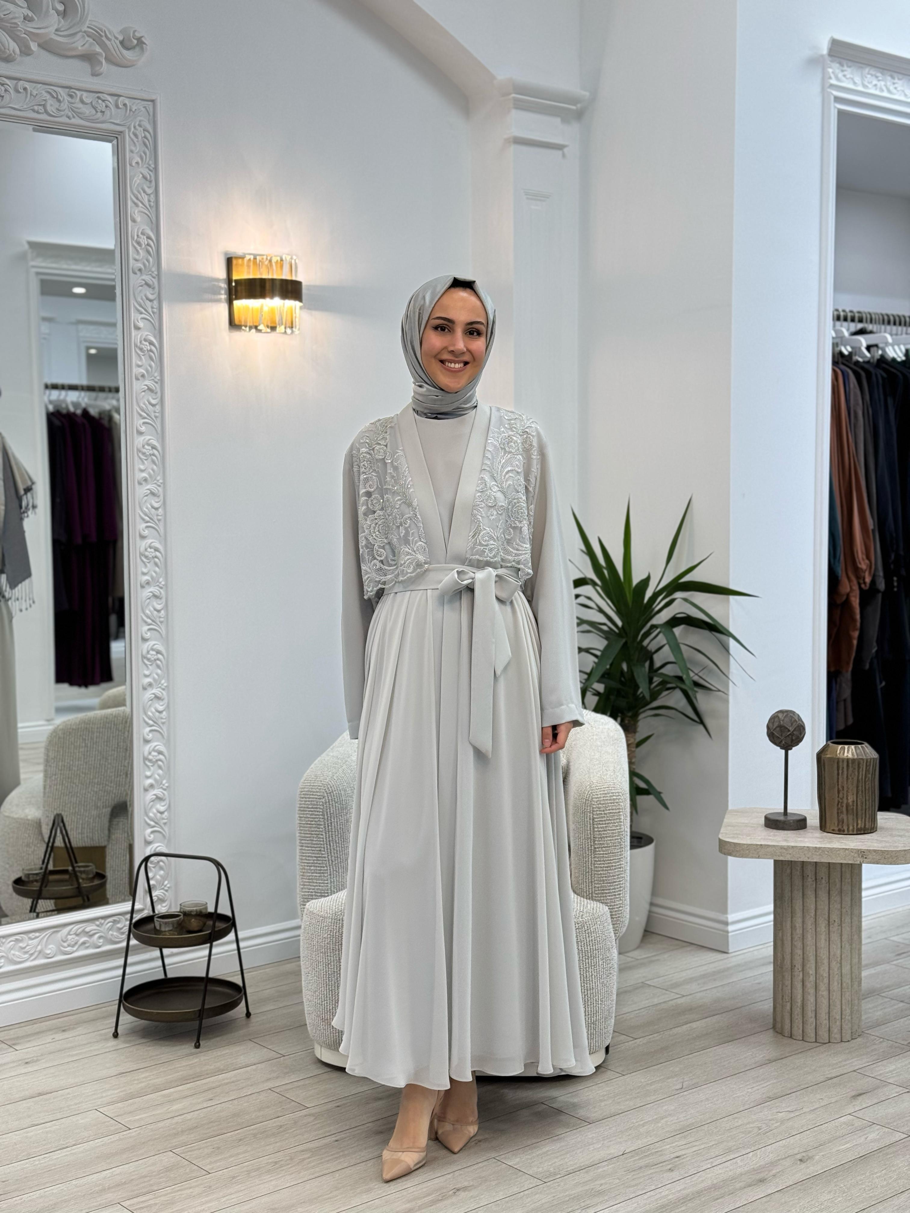 Nurcan Çetin Sırt Detaylı Abaya Gri 7638